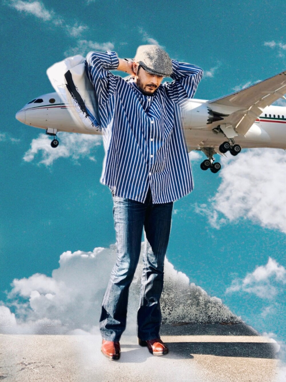 ブルー系のシャツ/ブラウス、ブルー系のデニムパンツ、レッド系のブーツを着用したメンズの春コーディネートの2枚目の写真