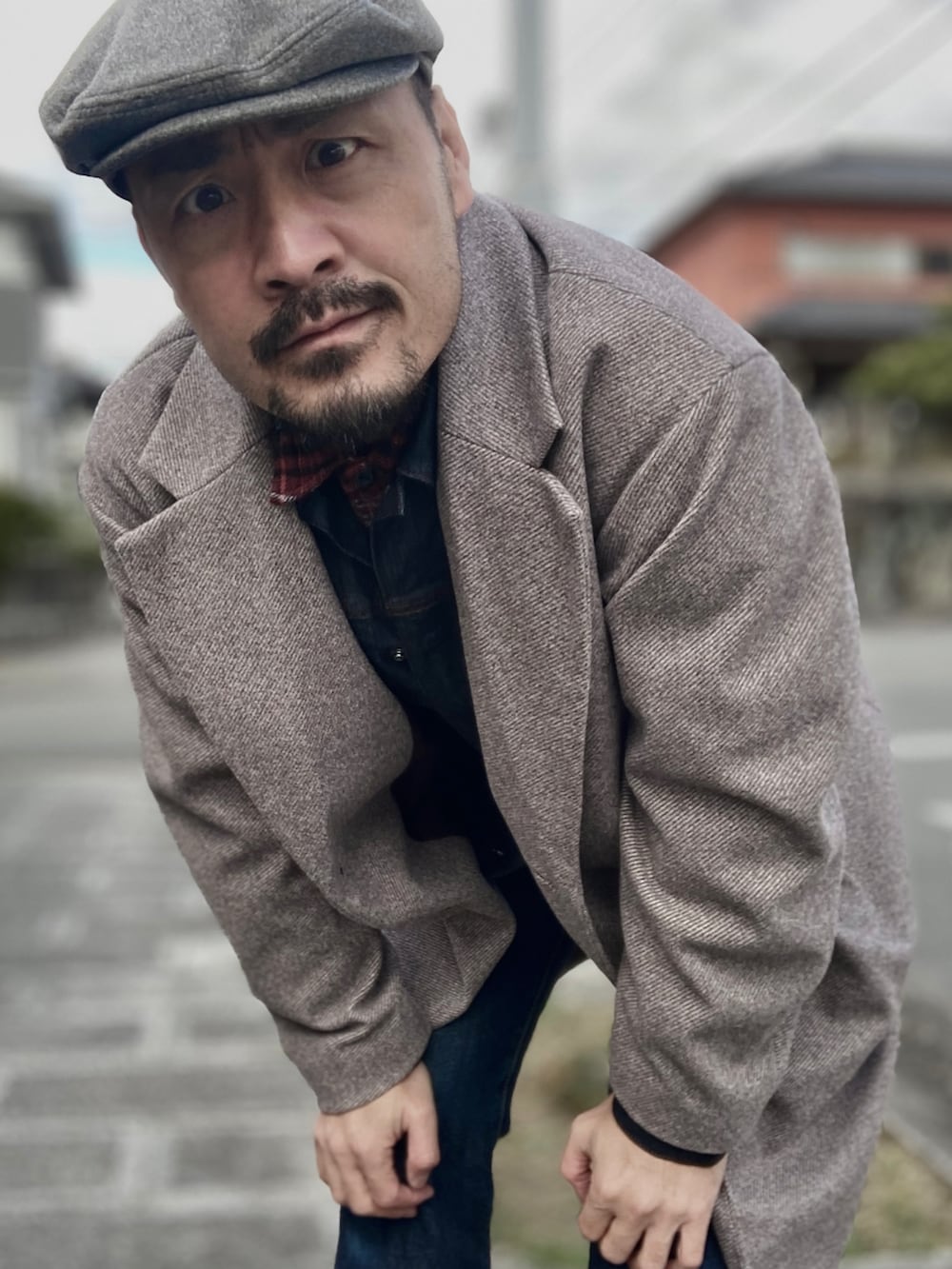 その他のシャツ/ブラウス、ブルー系のデニムジャケット、ブルー系のデニムパンツを着用したメンズの冬コーディネートの5枚目の写真