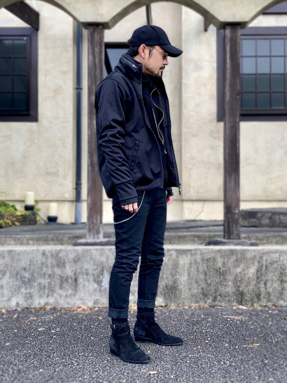 「私の推しブランド、Saint Laurent、サンローランパリ、wyatt、ブーツ、ジョッパーブーツ、ヒールブーツ、スエードシューズ、モードストリート、モード系、スポーティ、ロック、ブラックデニム、ワントーンコーデ、キャップ」|「giovani e belliのmade in Italy wool 100% 古着(ニット/セーター、ブラック系)」を使った、koppaさん(メンズ・169cm)の冬コーディネートの3枚目の写真