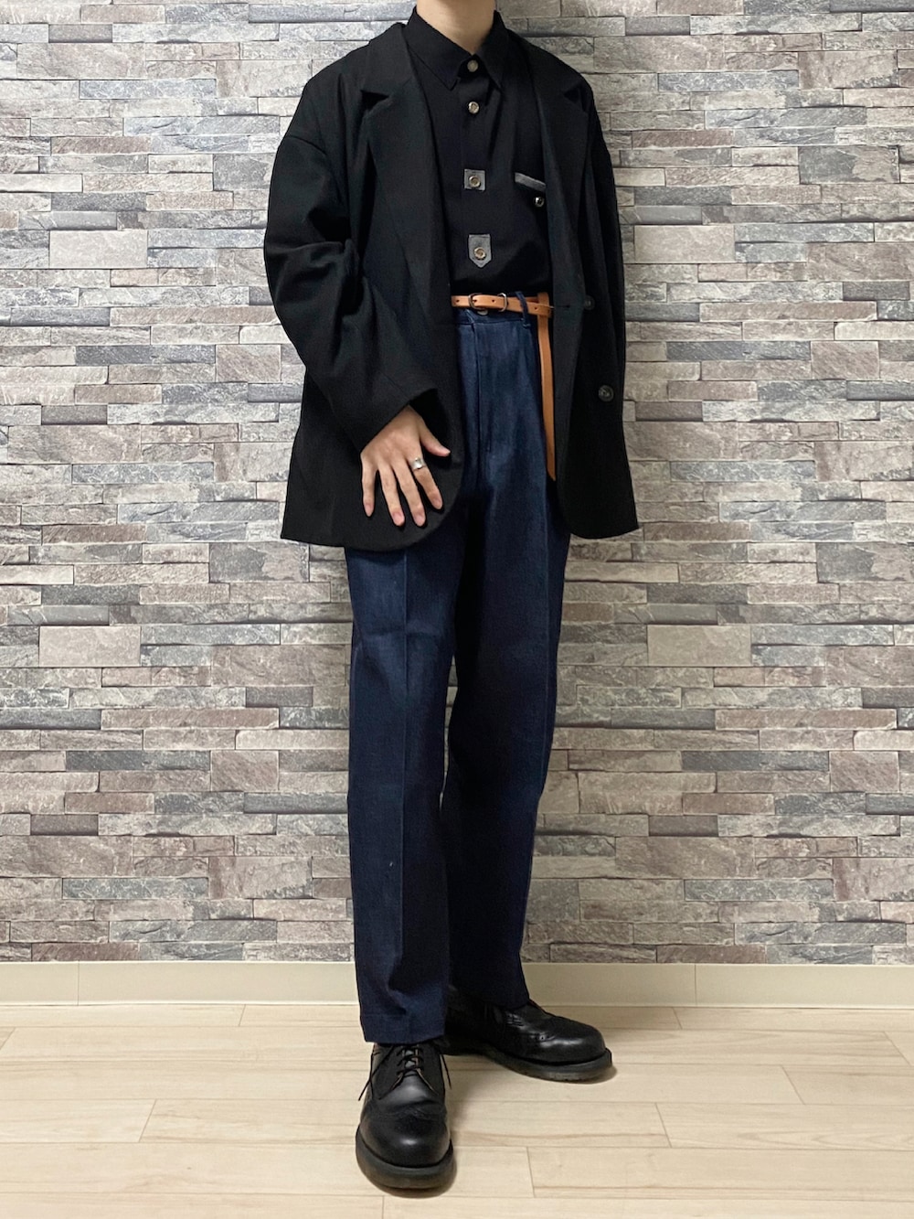 「私の推しブランド、お洒落さんとつながりたい、いいね、save、フォローお願いします🤑、シンプルコーデ、デニムパンツ、春コーデ、タックイン、ダブルジャケット、シャツスタイル、epnok、CASPER JOHN、Hender Scheme、Steven Alan、Dr.Martens、大人コーデ」|「Steven Alanの<Steven Alan> 12oz DENIM SUPER BAGGY TAPERED PANTS/デニムパンツ(デニムパンツ、ブルー系)」を使った、Takiさん(メンズ・169cm)の冬コーディネートの2枚目の写真