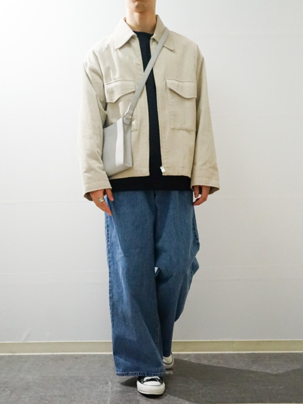 「デニム、春コーデ、デニムパンツ、シンプルコーデ、きれいめカジュアル、スニーカーコーデ、ブルゾン、WYM、UNIQLO、GU、converse、オトナカジュアル、おしゃれさんと繋がりたい、スウェット、いいね、save、フォローお願いします🤑」|「GUのアイテム(デニムパンツ、ブルー系)」を使った、Takiさん(メンズ・169cm)の春コーディネートの2枚目の写真