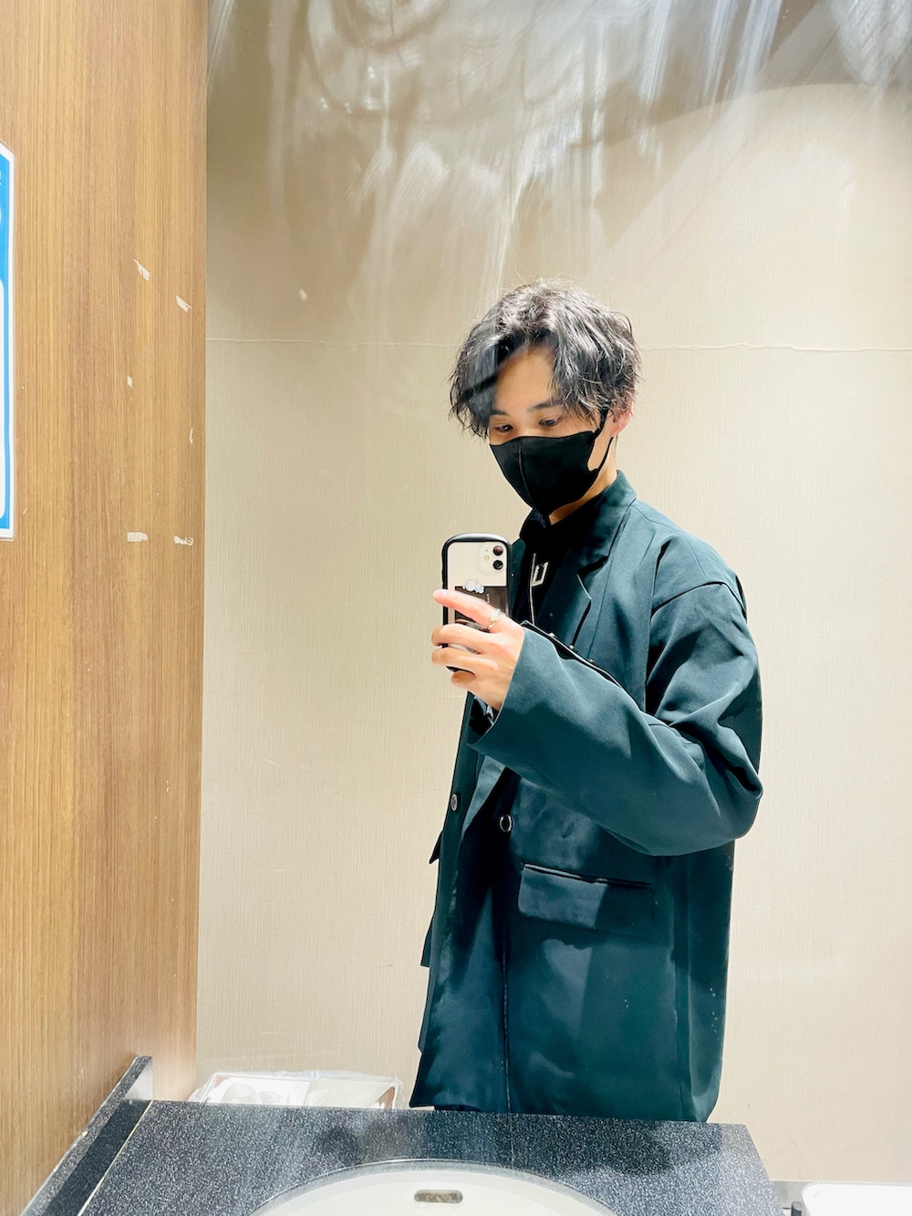 「秋冬コーデ、おしゃれさんと繋がりたい、adrer、セットアップ、キレイめ」｜「ADRERの【ADRER】extra quality over tailored jacket/エクストラオリティーオーバーテーラードジャケット（テーラードジャケット、グリーン系）」を使った、ハルさん（メンズ・168cm）の冬コーディネートの2枚目の写真