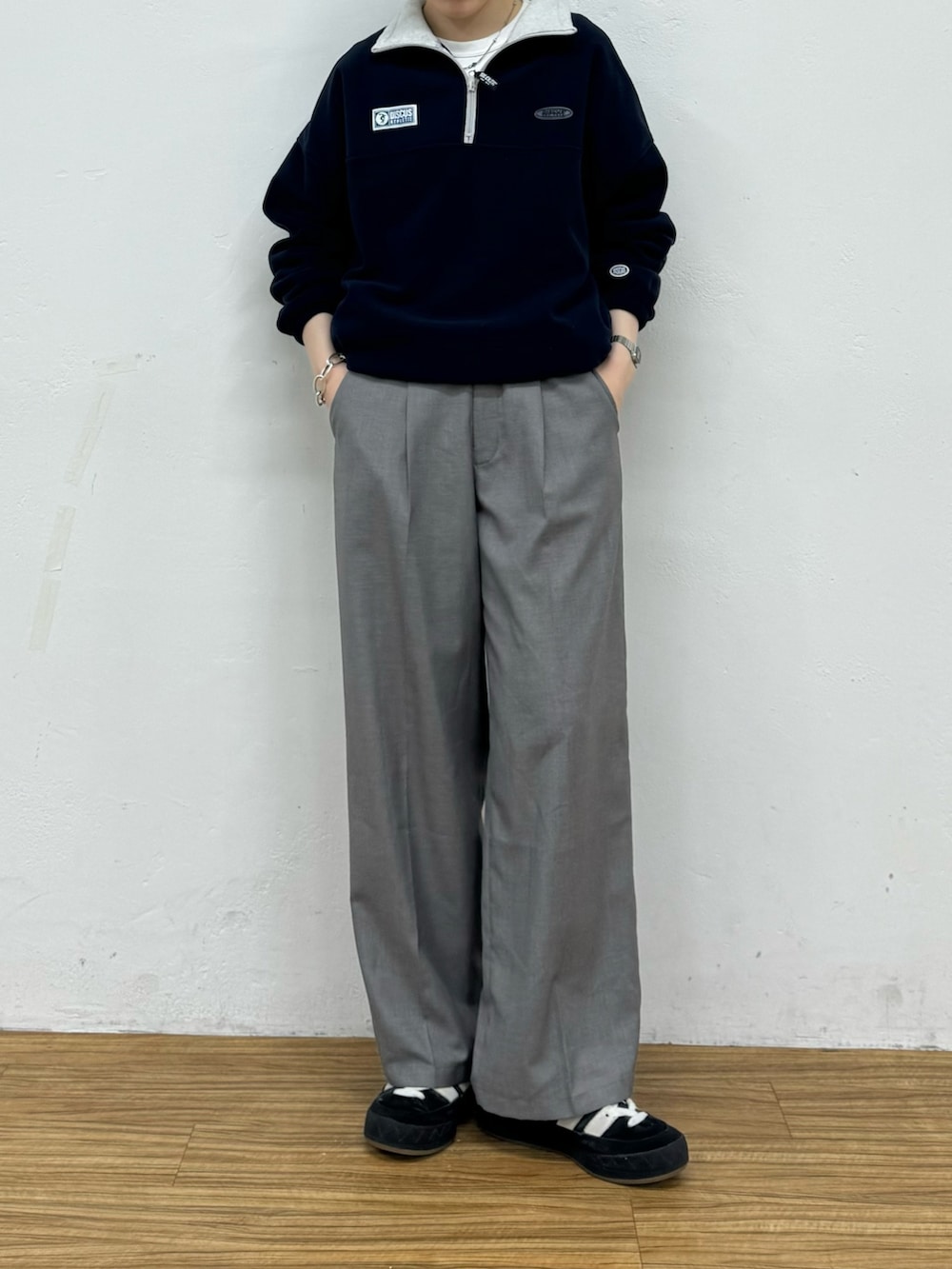 「フリース、ハーフジップ、スラックス、パンツスタイル、秋コーデ、秋服準備はじめました、discus」｜「DISCUSの【DISCUS別注】ハーフジップフリースプルオーバー（ブルゾン、ブルー系）」を使った、tntun0さん（レディース・166cm）の秋コーディネートの3枚目の写真