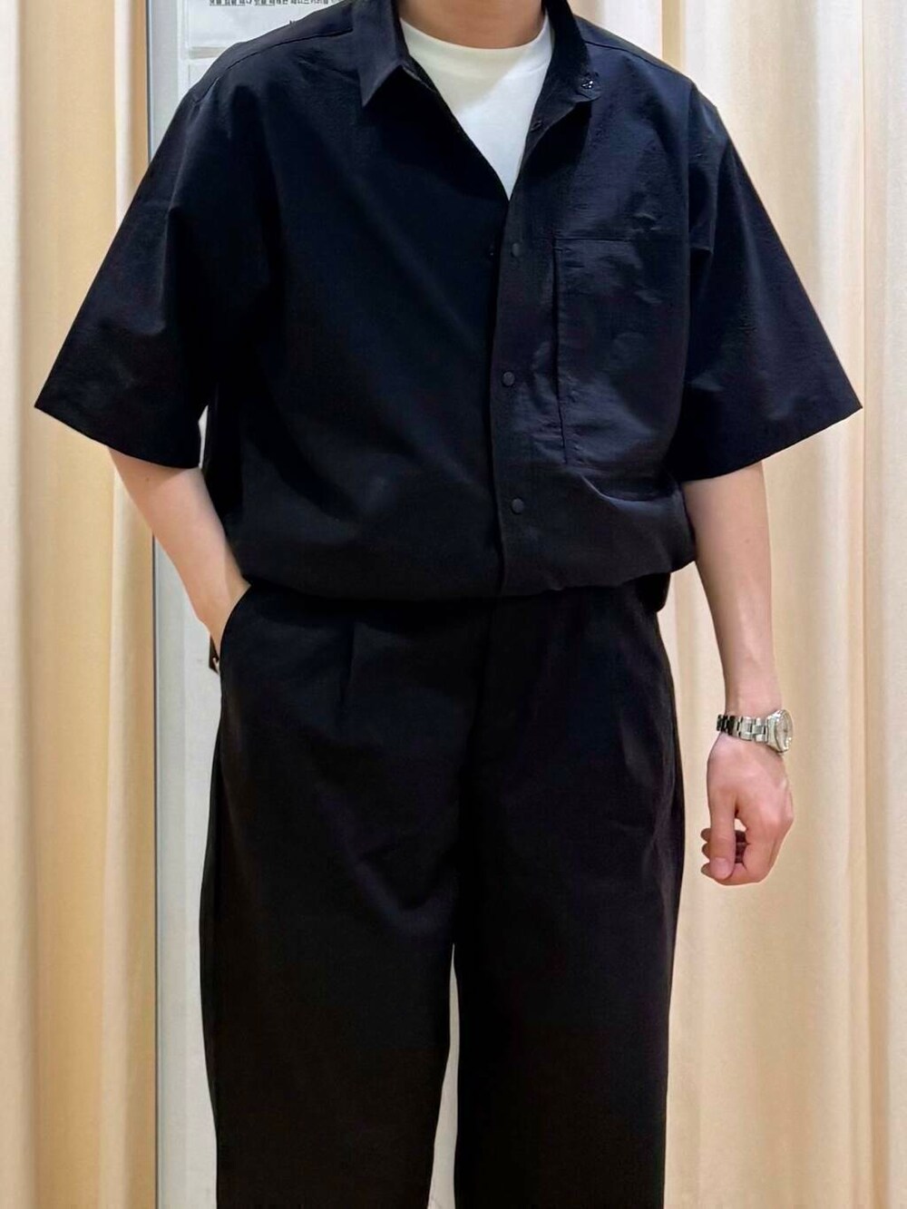 「大人カジュアル、モノトーン、urbanresearchdoors、きれいめカジュアル、休日スタイル、私のイチ推しブランド、初夏のお出掛けコーデ」|「URBAN RESEARCH DOORSのスクリューブレスレット(ブレスレット、シルバー系)」を使った、nakaiさん(メンズ・168cm)の夏コーディネートの7枚目の写真
