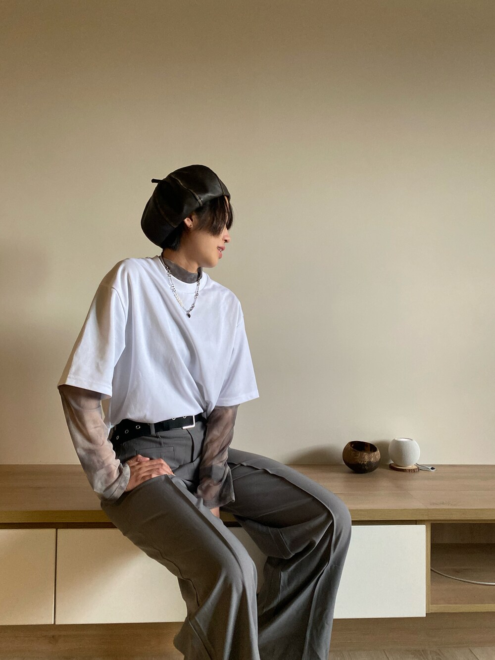 「GUのアイテム（Tシャツ/カットソー、ホワイト系）」を使った、mimichen1999さん（レディース・160cm）の春コーディネートの3枚目の写真
