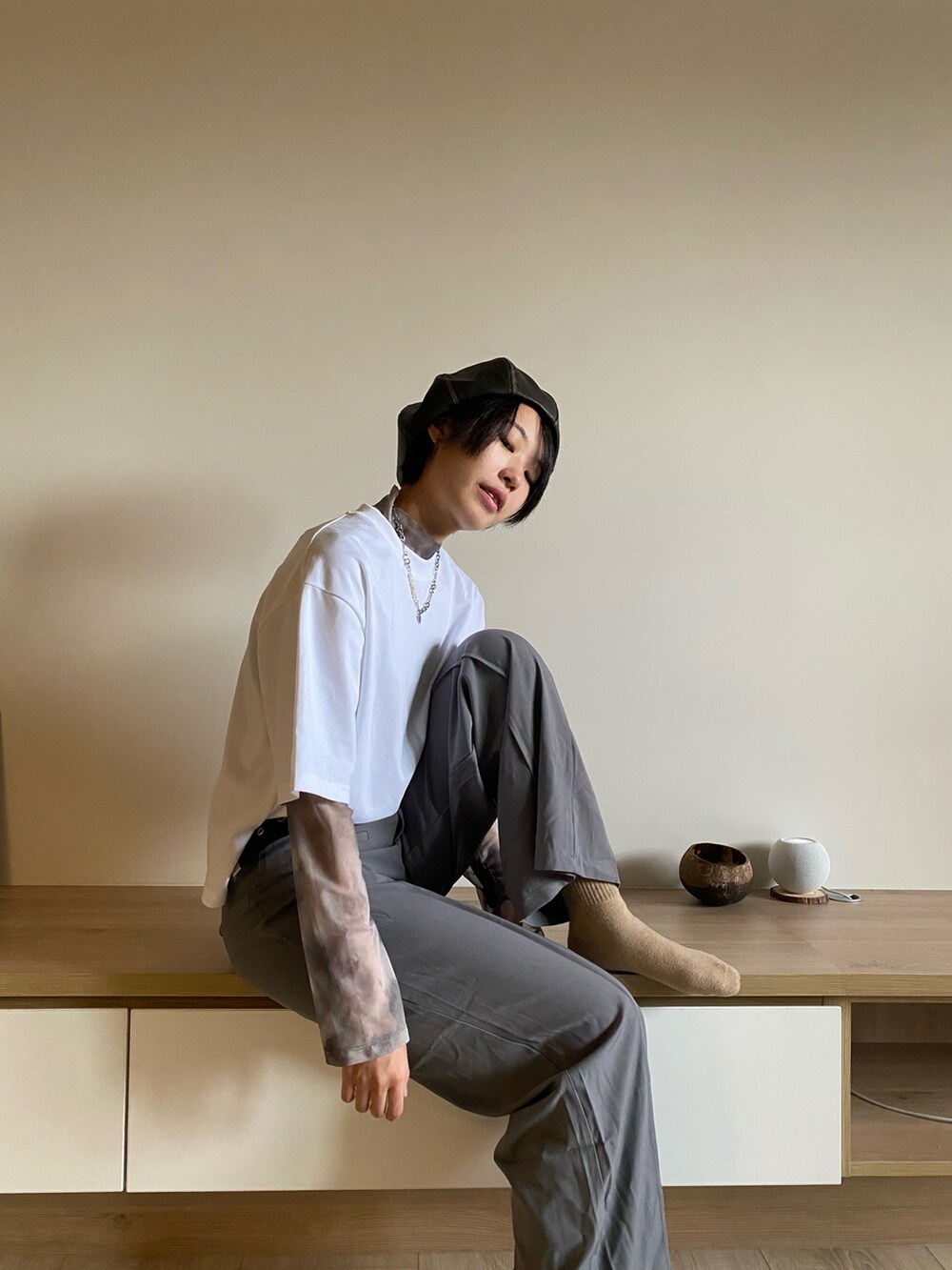 「GUのアイテム（Tシャツ/カットソー、ホワイト系）」を使った、mimichen1999さん（レディース・160cm）の春コーディネートの2枚目の写真