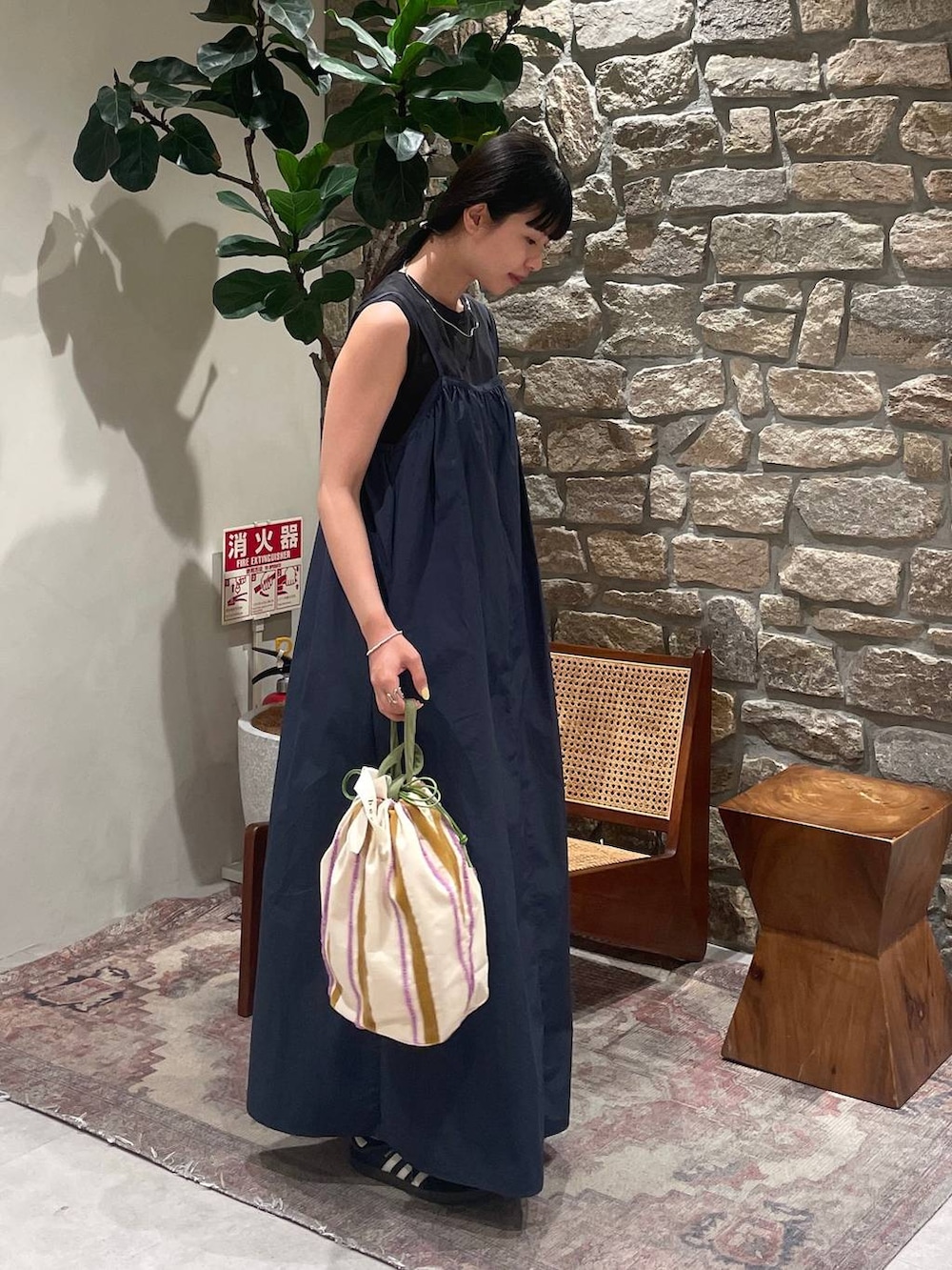 「BAYFLOW、春コーデ、夏コーデ、カジュアル」｜「beejの【beej（ビージ）】Emb String Bag（ハンドバッグ、イエロー系）」を使った、mimorin_bfさん（レディース・158cm）の春コーディネートの3枚目の写真