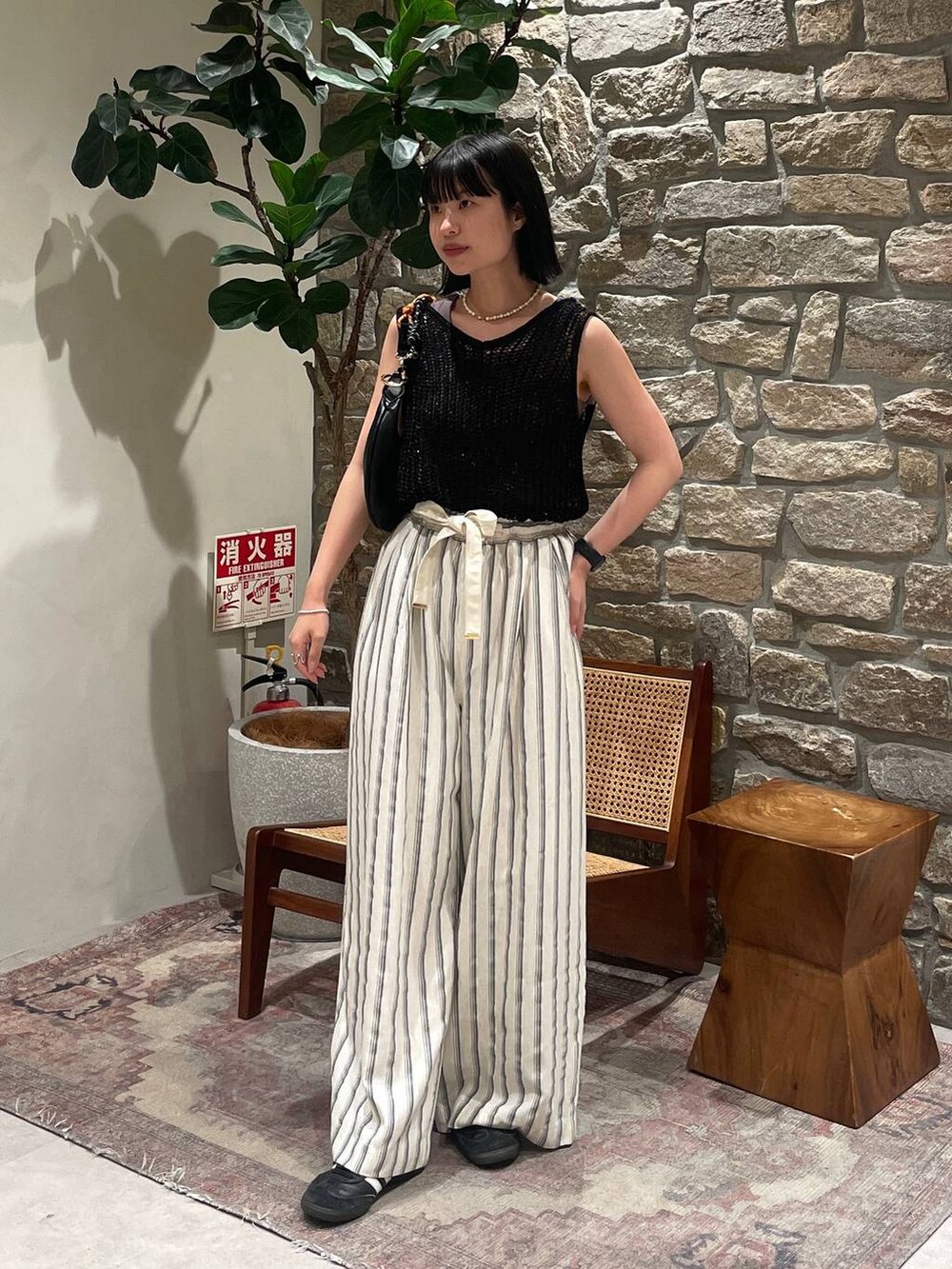 「BAYFLOW、春コーデ、夏コーデ、フェススタイル、カジュアル」｜「LE VERNISの【LE VERNIS(ル・ベルニ)】ParaMoonbag（ハンドバッグ、ブラック系）」を使った、mimorin_bfさん（レディース・158cm）の春コーディネートの2枚目の写真