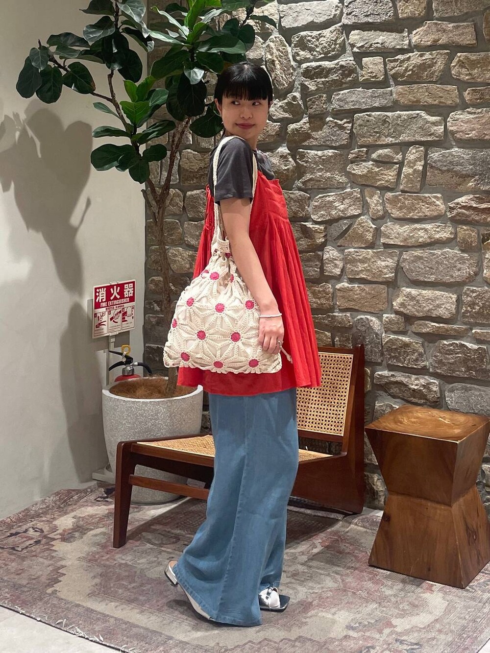 「BAYFLOW、夏コーデ、カジュアル」｜「BAYFLOWのフラワークロシェ巾着トート（トートバッグ、ピンク系）」を使った、mimorin_bfさん（レディース・158cm）の春コーディネートの3枚目の写真
