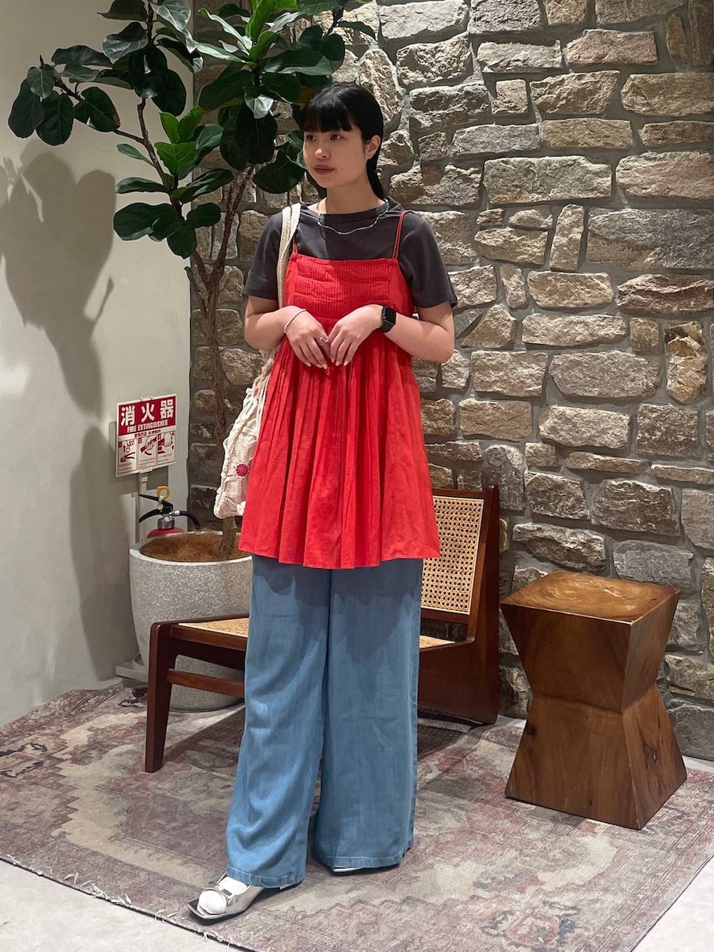 「BAYFLOW、夏コーデ、カジュアル」｜「BAYFLOWのフラワークロシェ巾着トート（トートバッグ、ピンク系）」を使った、mimorin_bfさん（レディース・158cm）の春コーディネートの2枚目の写真