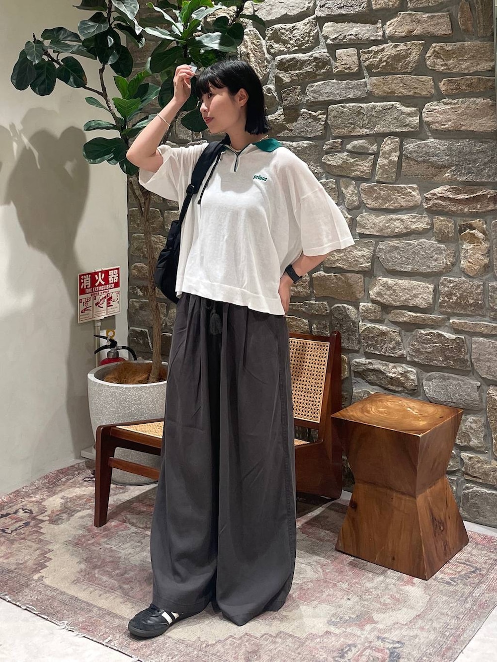 「BAYFLOW、カジュアル、春コーデ、夏コーデ」｜「BAYFLOWのテンセル(TM)ワイドパンツ（その他パンツ、グレー系）」を使った、mimorin_bfさん（レディース・158cm）の春コーディネートの2枚目の写真
