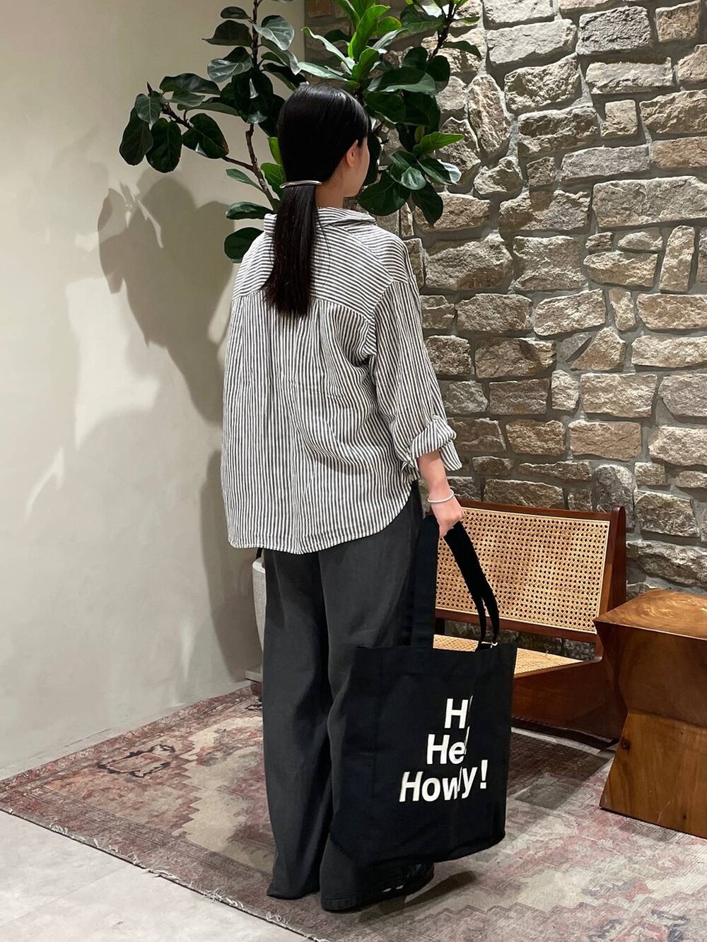 「BAYFLOW、春コーデ、シャツスタイル、デニムパンツ」｜「BAYFLOWの[簡単ブラウジング仕様]リネンシャツ（シャツ/ブラウス、ブルー系）」を使った、mimorin_bfさん（レディース・158cm）の春コーディネートの4枚目の写真