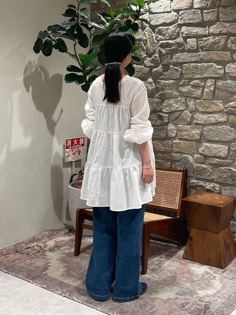 「BAYFLOW、春コーデ、デニムパンツ、ガーリー」｜「BAYFLOWの[ウエストゴム・脚長効果抜群!!]ベーシックワイドデニム（デニムパンツ、ブルー系）」を使った、mimorin_bfさん（レディース・158cm）の春コーディネートの4枚目の写真