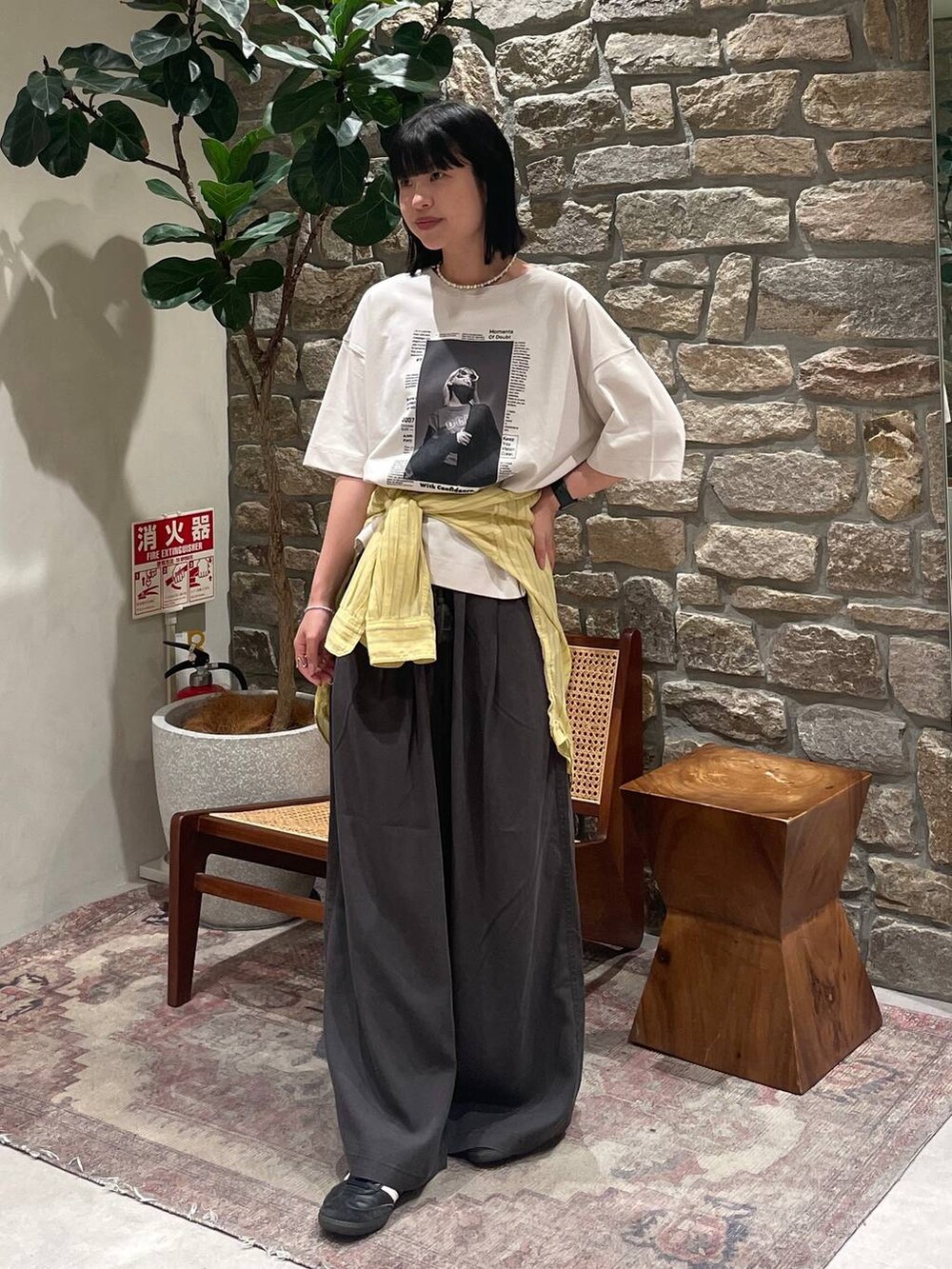 「BAYFLOW、春コーデ、夏コーデ、カジュアル、シャツ」｜「BAYFLOWの[程よい透け感]コットンシアーシャツ（シャツ/ブラウス、イエロー系）」を使った、mimorin_bfさん（レディース・158cm）の春コーディネートの2枚目の写真