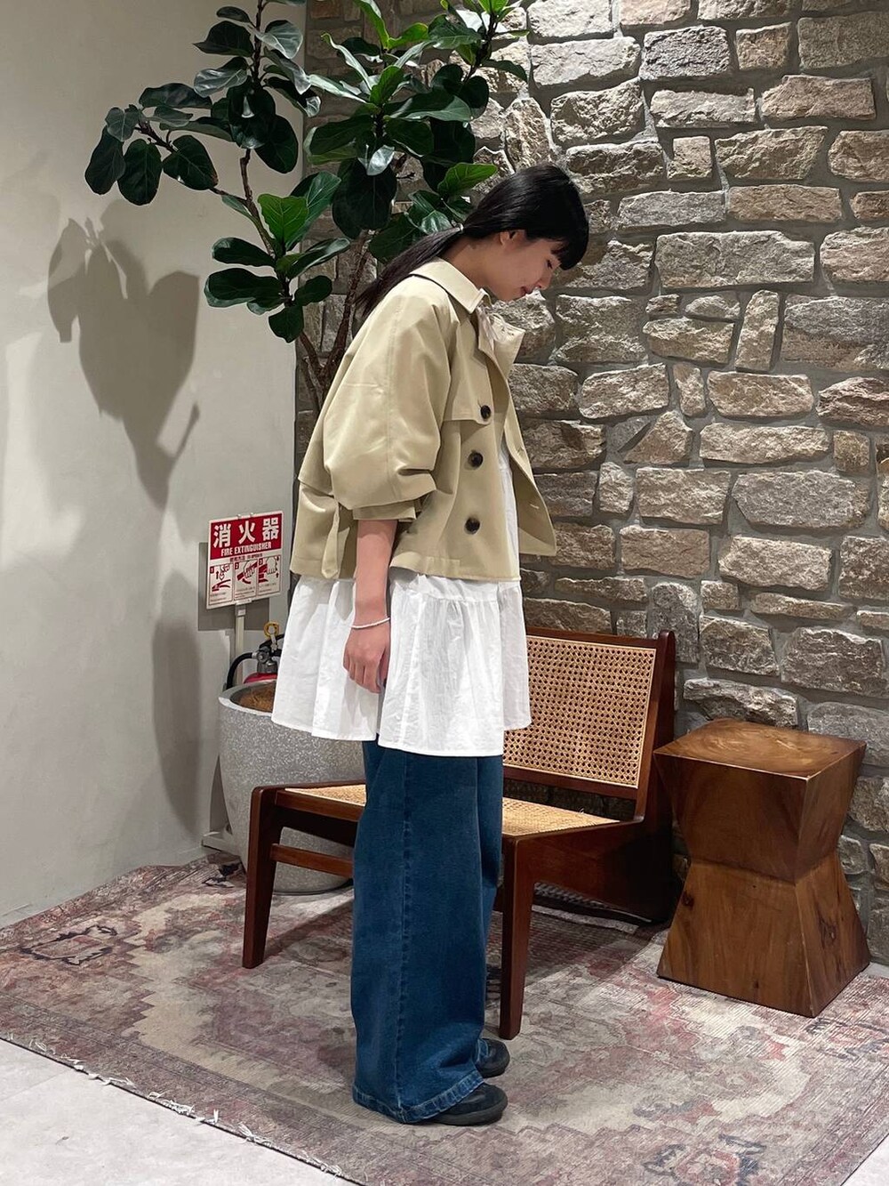 「BAYFLOW、トレンチコート、春コーデ」｜「BAYFLOWの[選べる着丈]ショートトレンチコート（トレンチコート、ベージュ系）」を使った、mimorin_bfさん（レディース・158cm）の春コーディネートの2枚目の写真