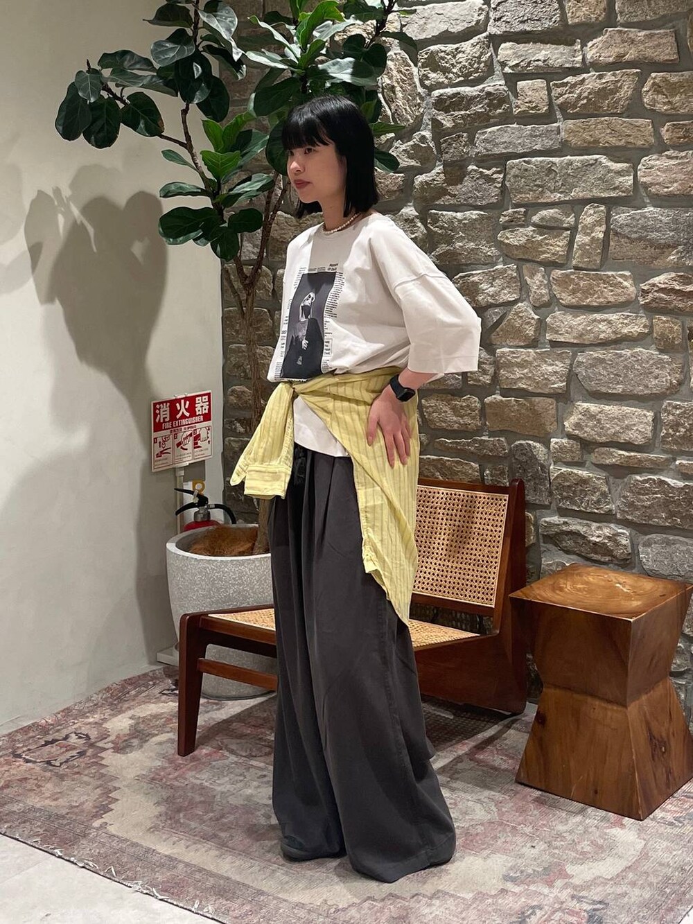 「BAYFLOW、春コーデ、夏コーデ、カジュアル、シャツ」｜「BAYFLOWの[程よい透け感]コットンシアーシャツ（シャツ/ブラウス、イエロー系）」を使った、mimorin_bfさん（レディース・158cm）の春コーディネートの3枚目の写真