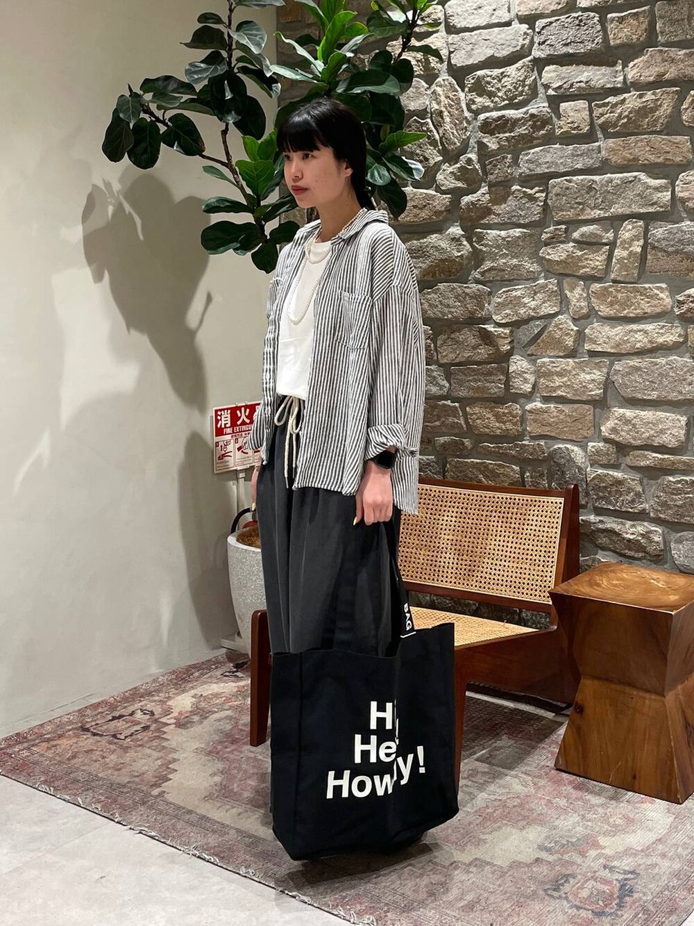 「BAYFLOW、春コーデ、シャツスタイル、デニムパンツ」｜「BAYFLOWの[簡単ブラウジング仕様]リネンシャツ（シャツ/ブラウス、ブルー系）」を使った、mimorin_bfさん（レディース・158cm）の春コーディネートの3枚目の写真