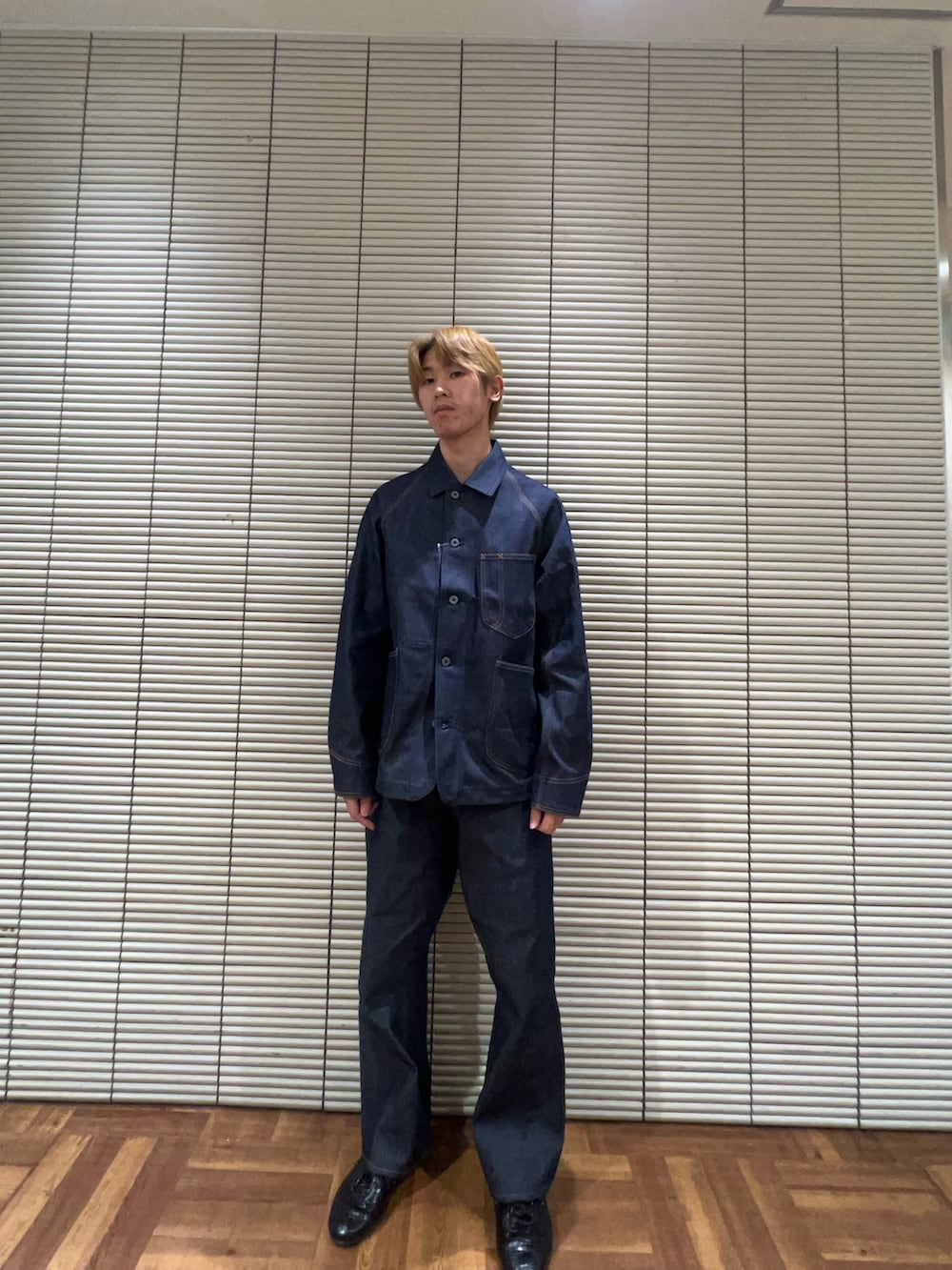 その他のデニムジャケット、その他のデニムパンツを着用したメンズの冬コーディネートの2枚目の写真