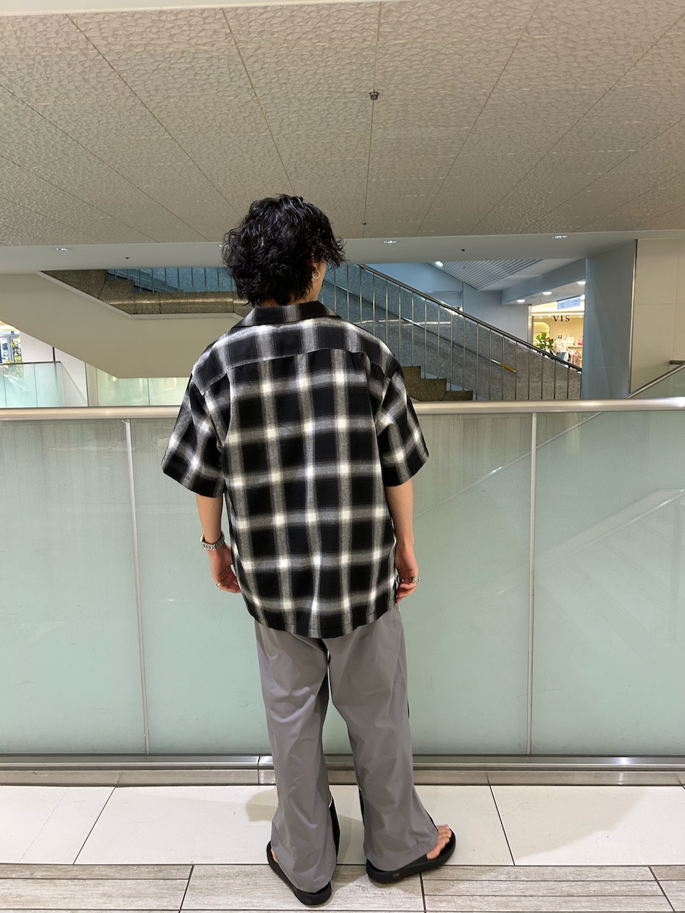 その他のシャツ/ブラウス、ホワイト系のTシャツ/カットソー、その他のその他パンツを着用したメンズの夏コーディネートの3枚目の写真