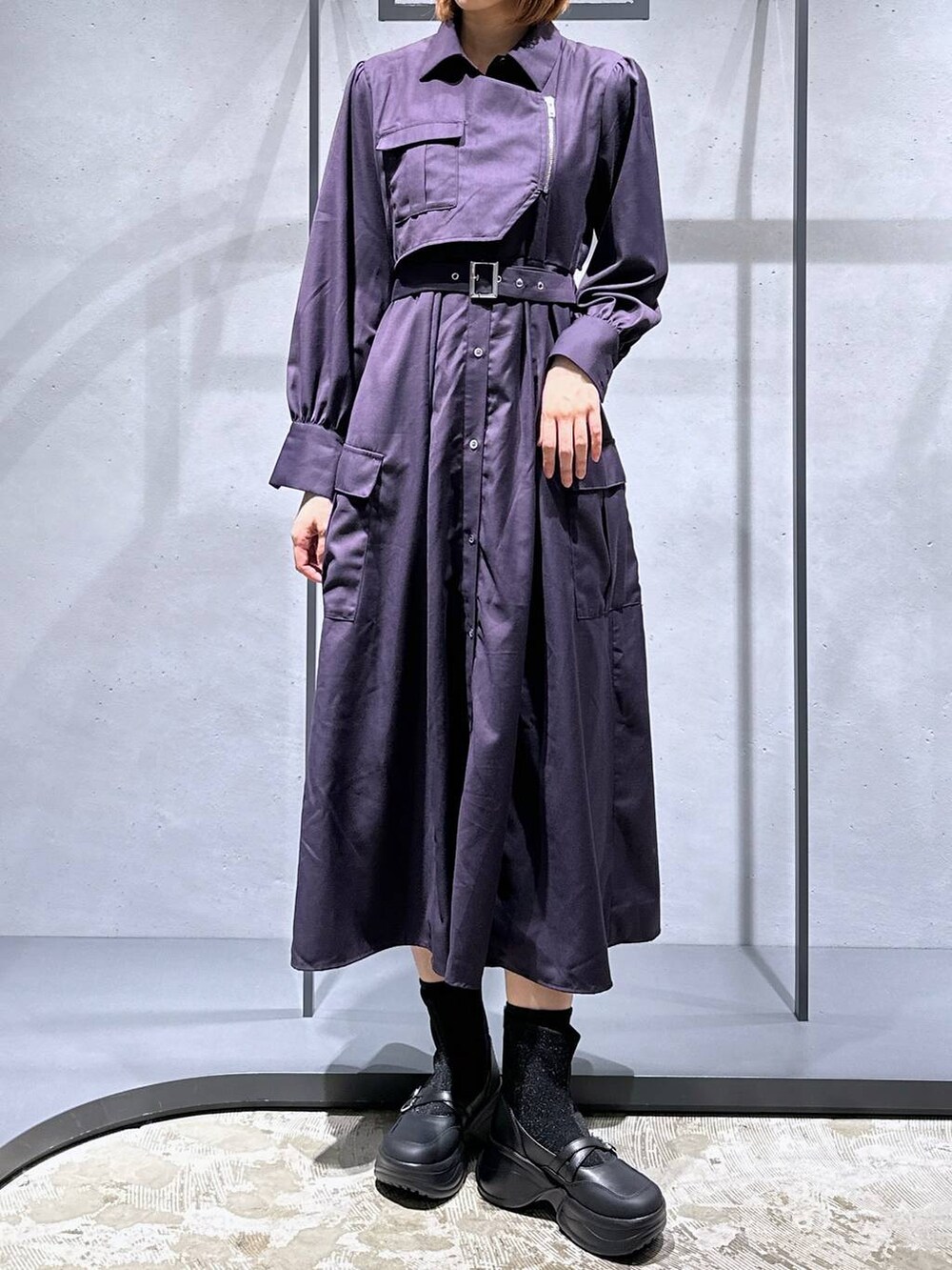 「高身長、メンズライク、女子ウケ、休日コーデ、秋コーデ、骨格ウェーブ、個性派、モード、HARE、ベーシック/シンプル、きれいめ、デート/ロマンティック、ワンピース、シャツ、ブーツ」｜「HAREのカーゴライクジップワンピース(HARE)（シャツワンピース、パープル系）」を使った、ココロさん（レディース・169cm）の夏コーディネートの4枚目の写真