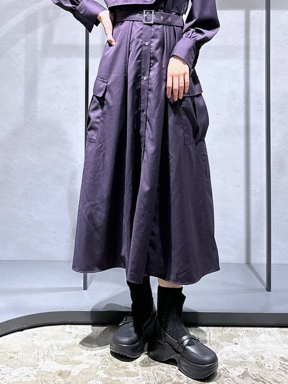 「高身長、メンズライク、女子ウケ、休日コーデ、秋コーデ、骨格ウェーブ、個性派、モード、HARE、ベーシック/シンプル、きれいめ、デート/ロマンティック、ワンピース、シャツ、ブーツ」｜「HAREのカーゴライクジップワンピース(HARE)（シャツワンピース、パープル系）」を使った、ココロさん（レディース・169cm）の夏コーディネートの6枚目の写真