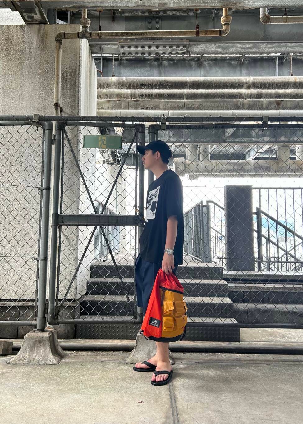 「アーバンリサーチ、URBANRESEARCH、休日コーデ、ショーツ、メンズ、ur、夏フェス、夏フェスコーデ、一枚で決まるtシャツ」｜「WranglerのWrangler　WRANCHER SHORTS（その他パンツ、ブルー系）」を使った、八木さん（メンズ・178cm）の夏コーディネートの2枚目の写真