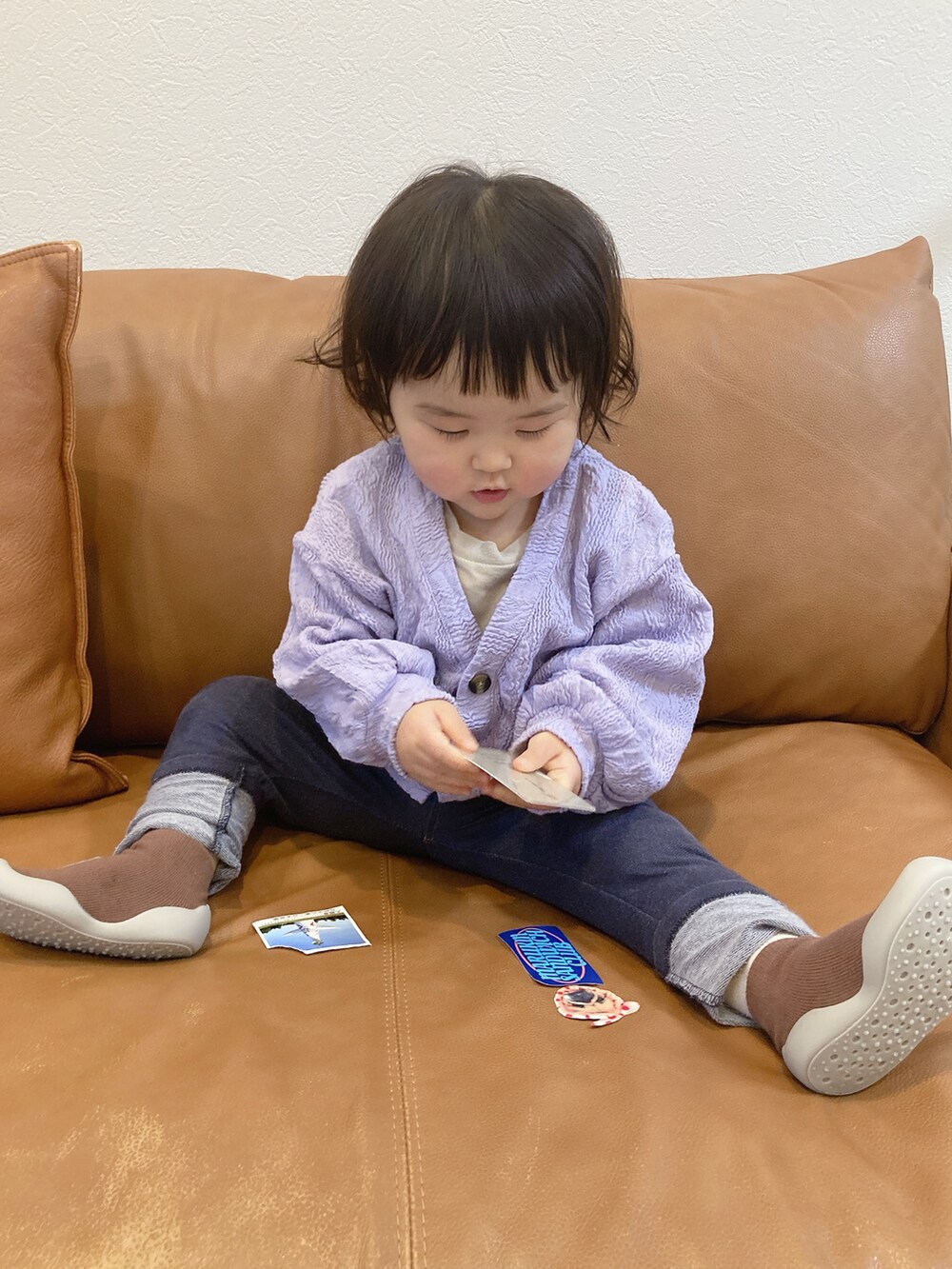 「キッズファッション、おしゃれさんと繋がりたい、カジュアルコーデ、女の子、プチプラ、いいね、save、フォローお願いします🤑、おんなのこ、ootd、休日コーデ、ベビーコーデ、GU、UNIQLO、春コーデ、パープル、1歳」｜「Plus Naoのアイテム（ベビーシューズ/ベビーソックス、ブラウン系）」を使った、chumu☺︎さん（キッズ・80cm）の冬コーディネートの2枚目の写真