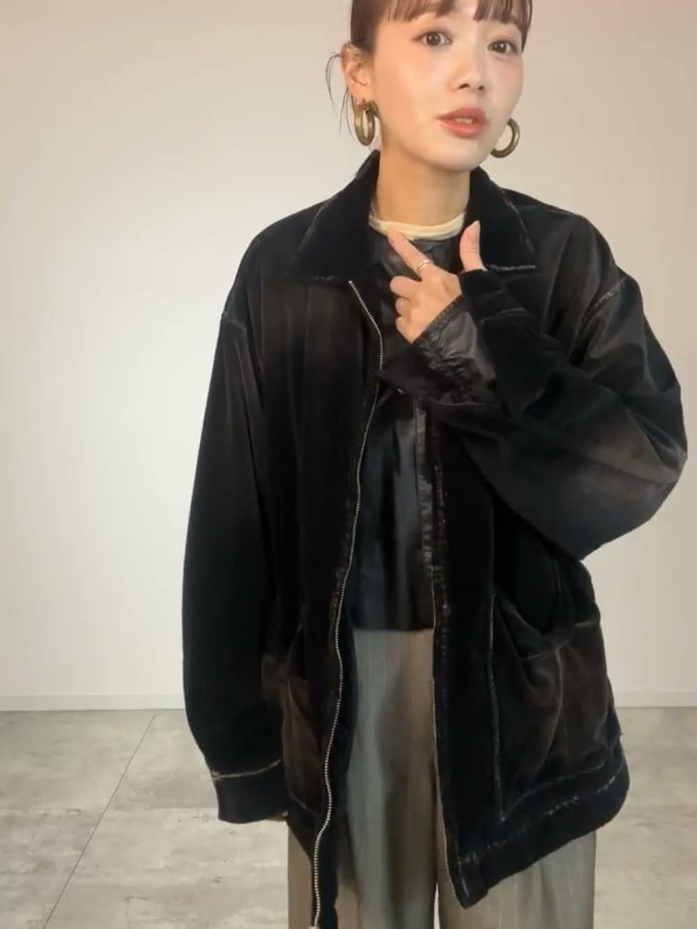 LA PEAU DE GEM】 ジップアップベロアブルゾンを使った人気