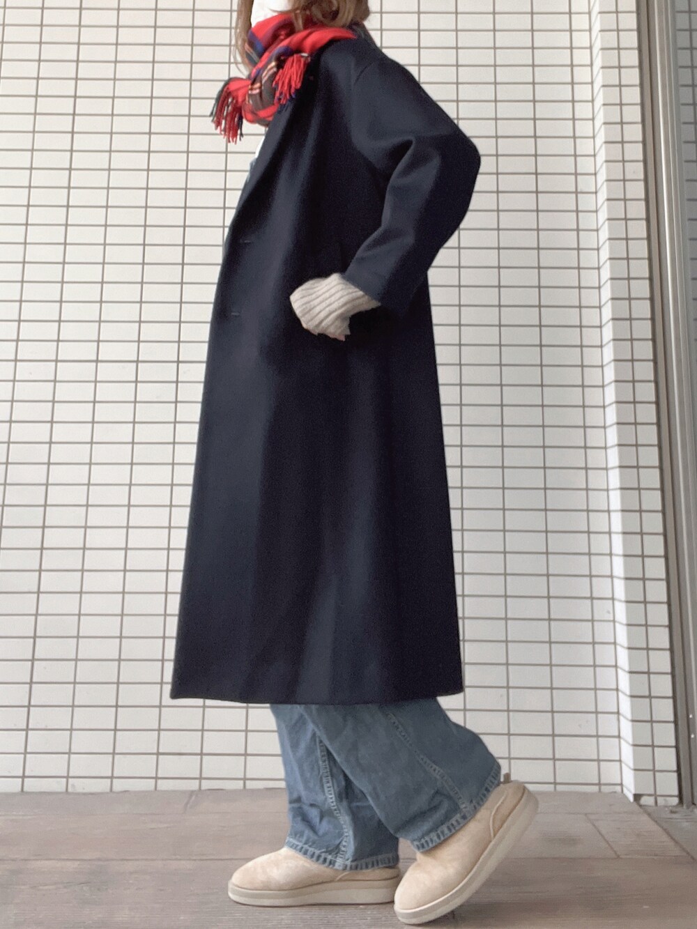 「オトナカジュアル、オトナ女子、サロペット、オーバーオール、Johnbull Private labo、マフラーぐるぐる」｜「journal standard L'essageのアイテム（その他アウター、ブルー系）」を使った、びゅーさん（レディース・170cm）の冬コーディネートの2枚目の写真