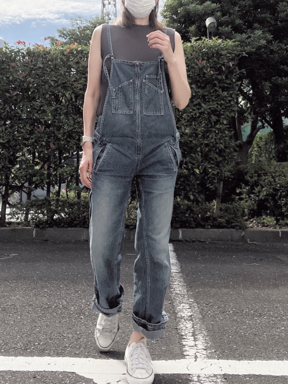「サロペット、ノースリーブ、高身長女子、夏の終わり」｜「Johnbull Private laboのフレンチサロペット（サロペット/オーバーオール、ブルー系）」を使った、びゅーさん（レディース・170cm）の秋コーディネートの2枚目の写真