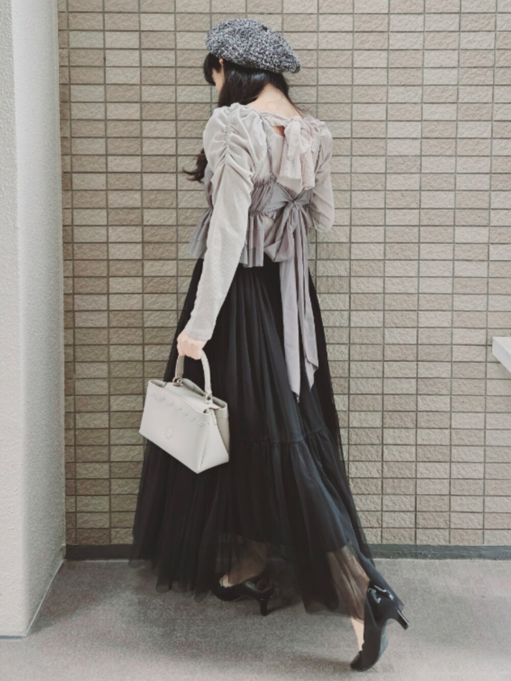 「モノトーン、ブラック×グレー、チュールスカート、ライダース、デニムジャケット、バックリボン、大人ガーリー、低身長コーデ、きれいめコーディネート、フェミニン、春コーデ、休日スタイル、レイヤードスタイル、ビスチェ、キャミソール」｜「DEICYのアイテム（ライダースジャケット、グレー系）」を使った、こうめさん（レディース・155cm）の春コーディネートの3枚目の写真