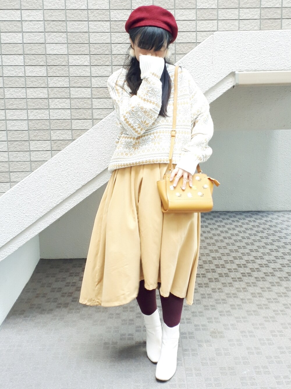 「冬コーデ、大人ガーリー、ノルディック柄、赤×黄、GUコーデ、ベレー帽、赤、ショートブーツ、あったかコーデ、低身長コーデ」｜「Supreme.La.La.のアイテム（その他アウター、レッド系）」を使った、こうめさん（レディース・155cm）の冬コーディネートの4枚目の写真