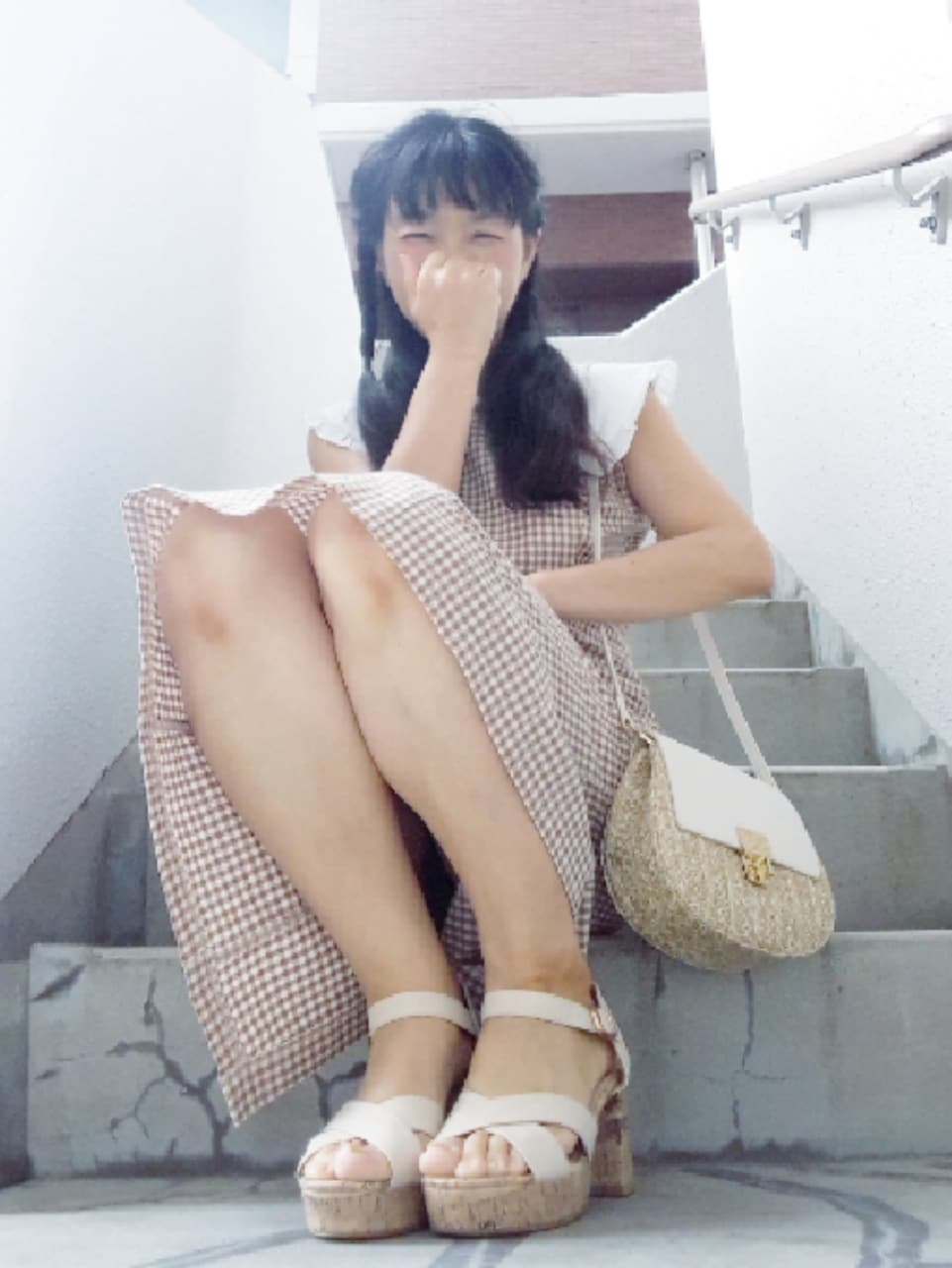 こうめさんの「フリルビックカラー付き麻ギンガムチェック柄ワンピース（tocco closet）」を使ったコーディネートの5枚目の写真