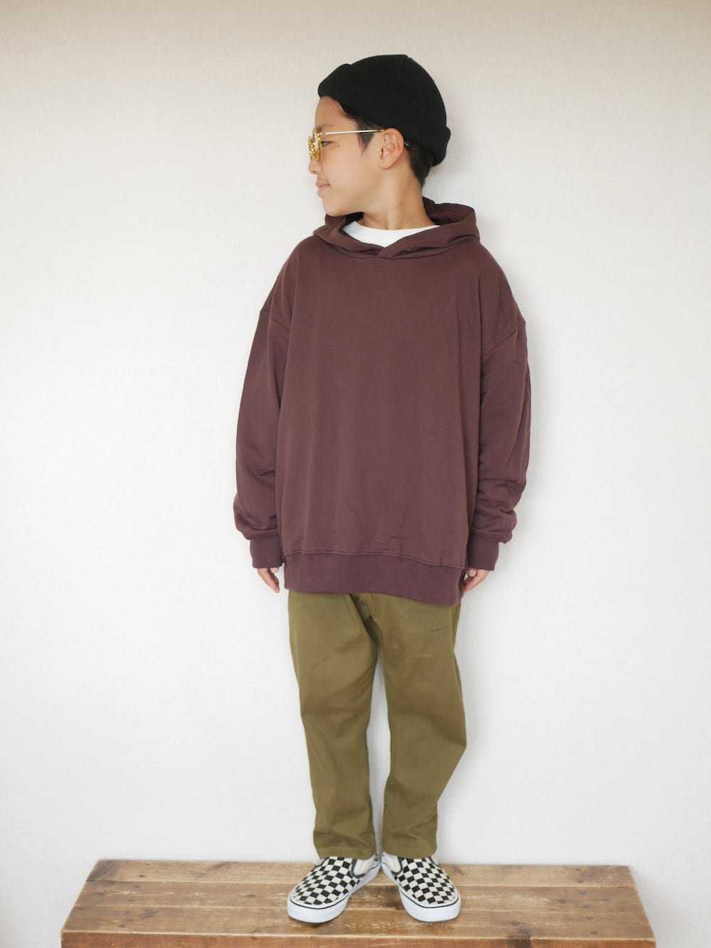 「VANS、カジュアル、ニット帽、パーカー、休日スタイル、スリッポン、THE NORTH FACE、タックパンツ、ビーニー、カーキパンツ、シンプルコーデ、ウエストポーチ、フーディー、GENERATOR、チェッカーフラッグ」|「ZERO standerdのZERO standard/ゼロスタンダード ビッグパーカー(パーカー、ブラウン系)」を使った、skskさん(キッズ・132cm)の秋コーディネートの2枚目の写真