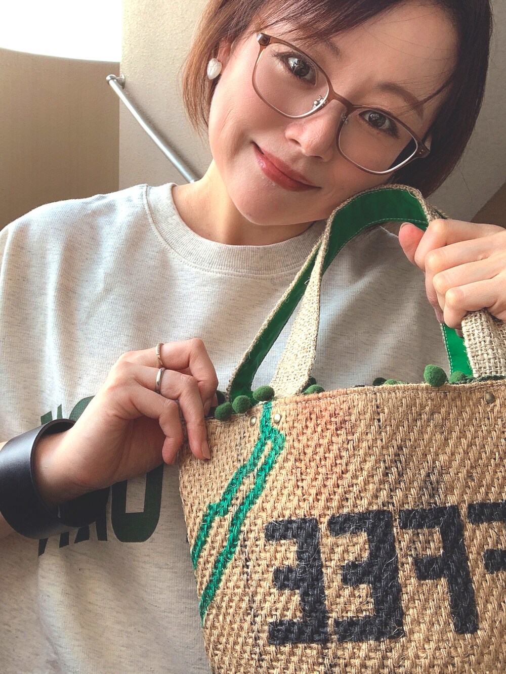「大人カジュアル、ロングスカート、チェック、コンバース、低身長、アラフィフ、メガネ女子、おしゃれさんと繋がりたい、スウィーツ同盟会」｜「coca（coca）のロゴスウェットTシャツ（Tシャツ/カットソー、ベージュ系）」を使った、akocoa♩¨̮·͜· ︎︎ ︎︎さん（レディース・153cm）の夏コーディネートの2枚目の写真