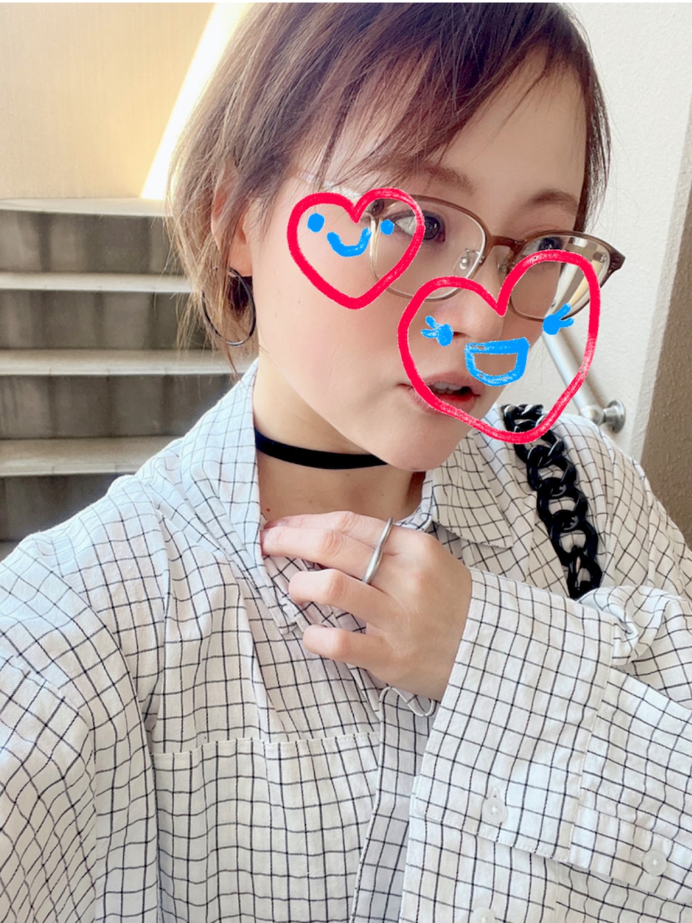 「最近のいい感じコーデ、シャツスタイル、デニム、スニーカー、コンバース、低身長、アラフィフ、メガネ女子、おしゃれさんと繋がりたい」｜「THE YOnのスーパーワイドスリーブボクシーシャツ（シャツ/ブラウス、ホワイト系）」を使った、akocoa♩¨̮·͜· ︎︎ ︎︎さん（レディース・153cm）の春コーディネートの3枚目の写真