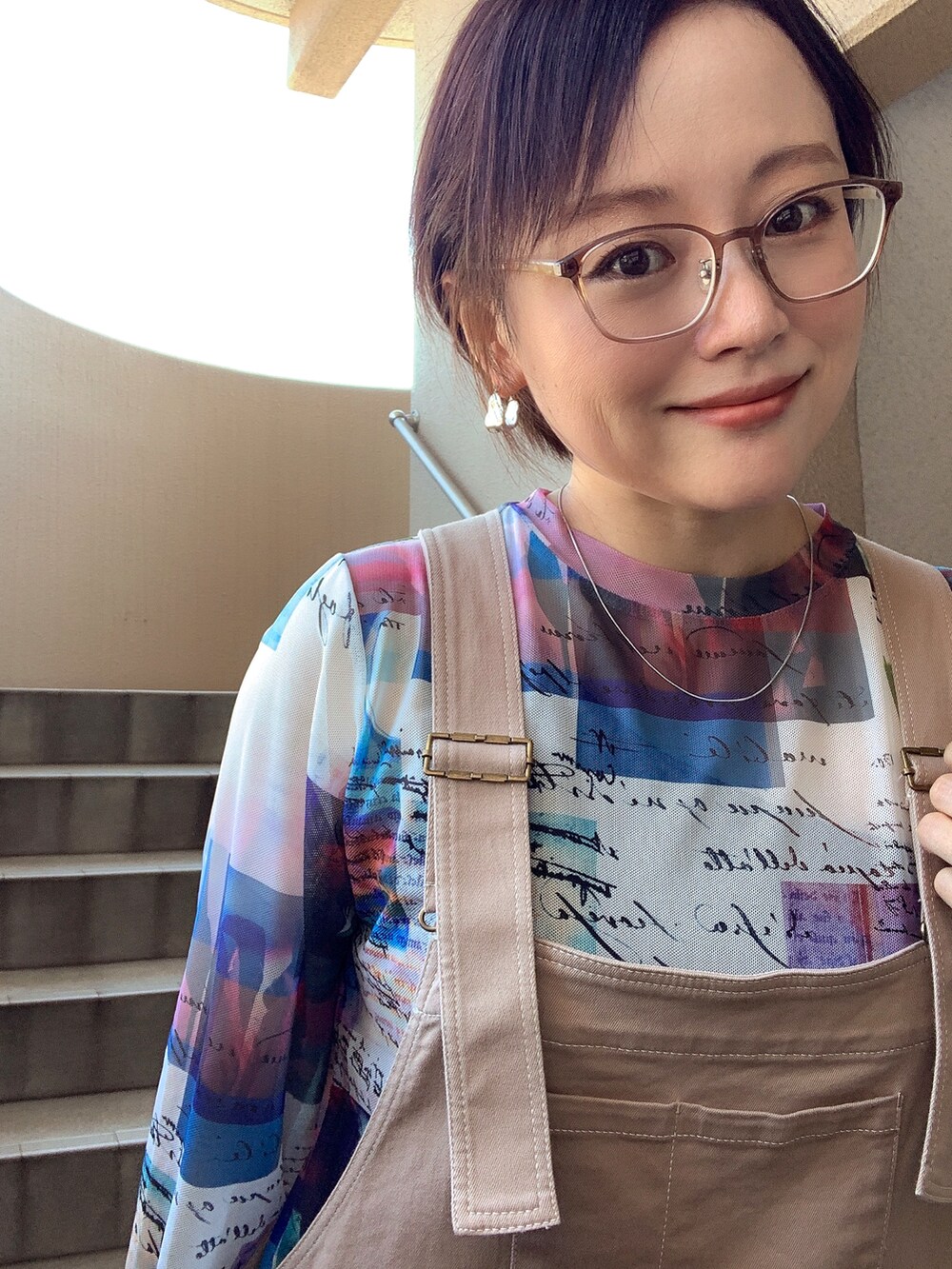「サロペット、シアートップス、厚底サンダル、秋服準備はじめました、ロンT、低身長、アラフィフ、メガネ女子、おしゃれさんと繋がりたい、スウィーツ同盟会」|「CREDONAのルーズサロペット(サロペット/オーバーオール、ベージュ系)」を使った、akocoa♩¨̮·͜· ︎︎ ︎︎さん(レディース・153cm)の秋コーディネートの3枚目の写真