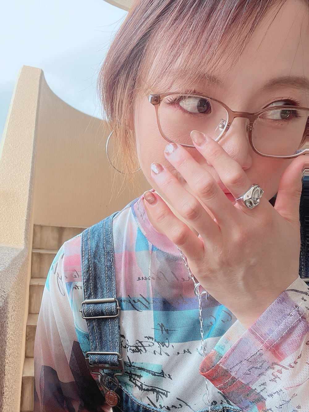 「夏コーデ、プチプラ、サロペット、シアートップス、スニーカー、コンバース、低身長、アラフィフ、メガネ女子、おしゃれさんと繋がりたい」|「WEGOのWEGO/プリントシアーロンT(Tシャツ/カットソー、その他)」を使った、akocoa♩¨̮·͜· ︎︎ ︎︎さん(レディース・153cm)の夏コーディネートの3枚目の写真