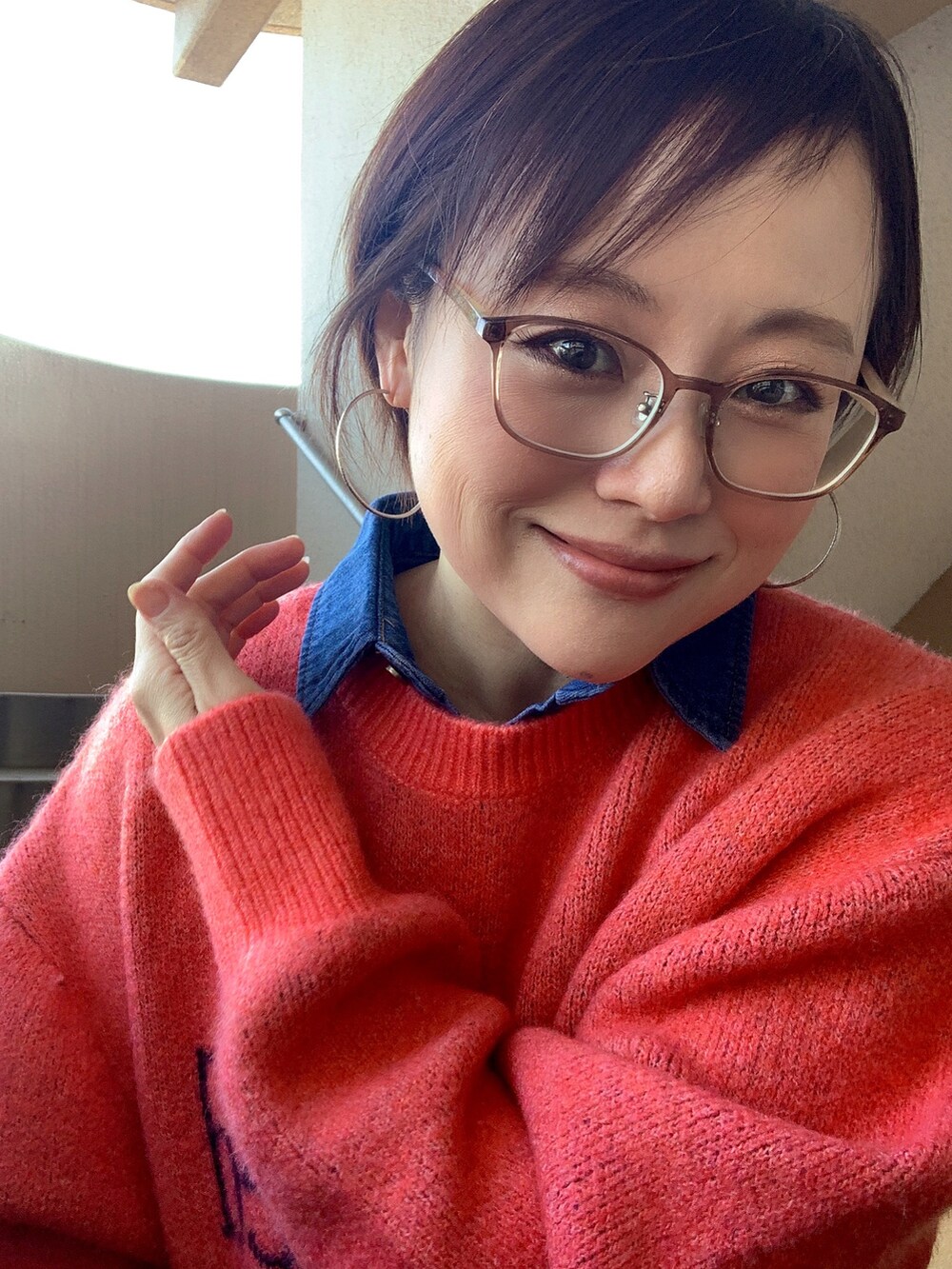 「ニット、ブーツ、休日スタイル、デニム、低身長、アラフィフ、メガネ女子、おしゃれさんと繋がりたい」|「Ungridの【WEB限定】ロゴルーズニット(ニット/セーター、オレンジ系)」を使った、akocoa♩¨̮·͜· ︎︎ ︎︎さん(レディース・153cm)の冬コーディネートの3枚目の写真