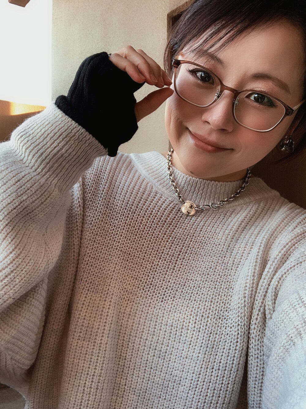 「ニット、コーデュロイ、レイヤードスタイル、ブーツ、低身長、アラフィフ、メガネ女子、おしゃれさんと繋がりたい、スウィーツ同盟会」|「non-hedgeの袖ZIPニットチュニック(ニット/セーター、ホワイト系)」を使った、akocoa♩¨̮·͜· ︎︎ ︎︎さん(レディース・153cm)の冬コーディネートの2枚目の写真