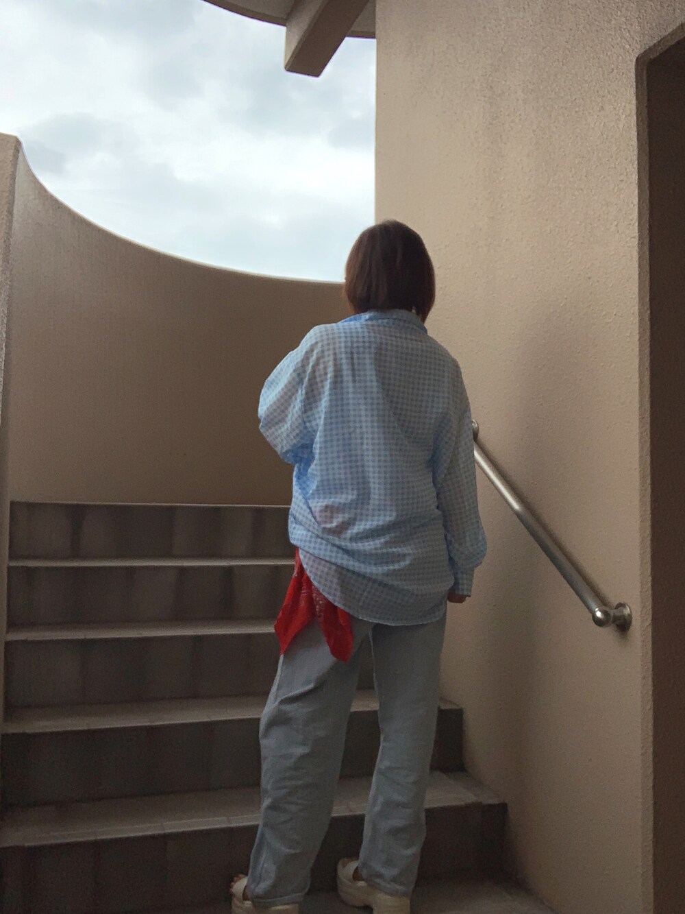 「シアーシャツ、休日スタイル、デニム、淡色コーデ、低身長、アラフィフ、メガネ女子、おしゃれさんと繋がりたい」｜「WEGOのWEGO/ボリュームスリーブシアーシャツ（シャツ/ブラウス、ブルー系）」を使った、akocoa♩¨̮·͜· ︎︎ ︎︎さん（レディース・153cm）の夏コーディネートの4枚目の写真