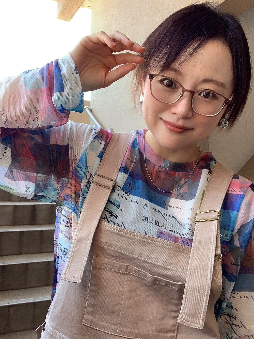 「サロペット、シアートップス、厚底サンダル、秋服準備はじめました、ロンT、低身長、アラフィフ、メガネ女子、おしゃれさんと繋がりたい、スウィーツ同盟会」|「CREDONAのルーズサロペット(サロペット/オーバーオール、ベージュ系)」を使った、akocoa♩¨̮·͜· ︎︎ ︎︎さん(レディース・153cm)の秋コーディネートの2枚目の写真
