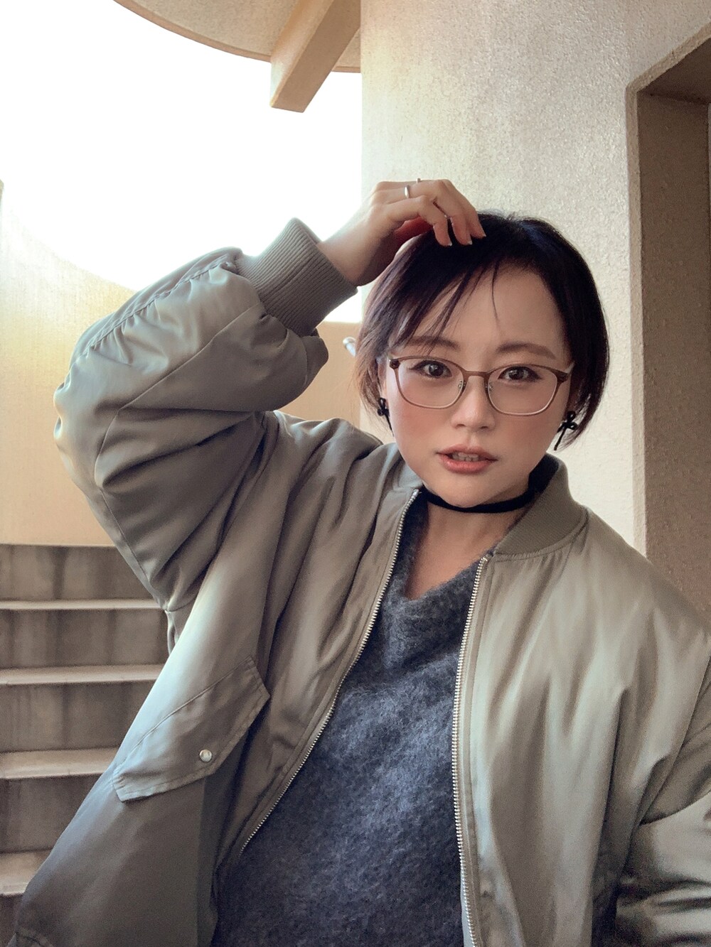 「お出かけコーデ、きれいめカジュアル、デニム、ショルダーバッグ、ニット、ブーツ、低身長、アラフィフ、メガネ女子、おしゃれさんと繋がりたい、スウィーツ同盟会」｜「CFT.の2wayモヘアタッチオーバーknit（ニット/セーター、グレー系）」を使った、akocoa♩¨̮·͜· ︎︎ ︎︎さん（レディース・153cm）の冬コーディネートの4枚目の写真