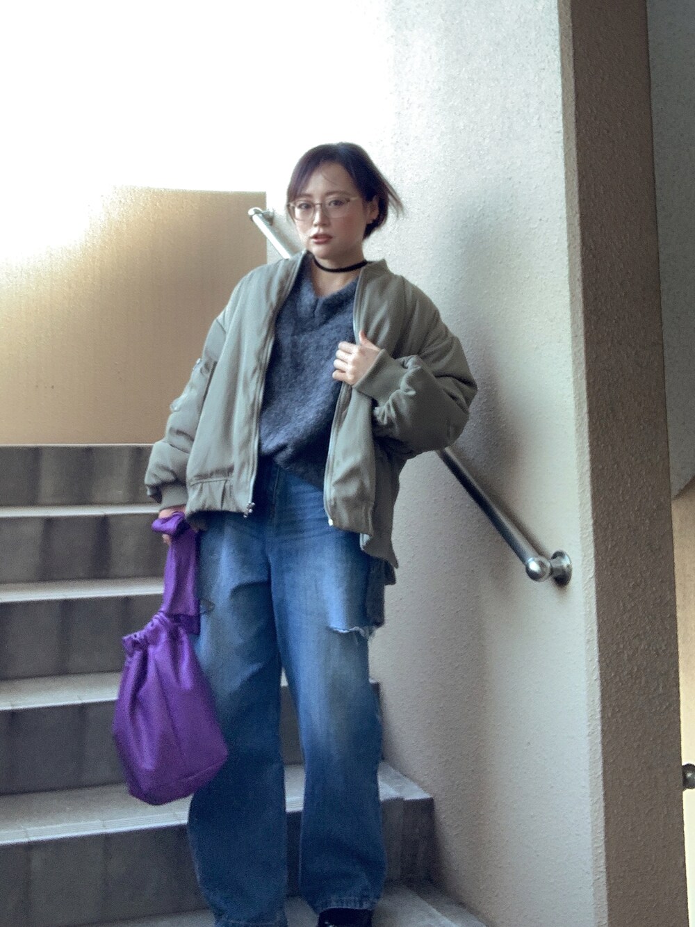 「お出かけコーデ、きれいめカジュアル、デニム、ショルダーバッグ、ニット、ブーツ、低身長、アラフィフ、メガネ女子、おしゃれさんと繋がりたい、スウィーツ同盟会」｜「CFT.の2wayモヘアタッチオーバーknit（ニット/セーター、グレー系）」を使った、akocoa♩¨̮·͜· ︎︎ ︎︎さん（レディース・153cm）の冬コーディネートの2枚目の写真