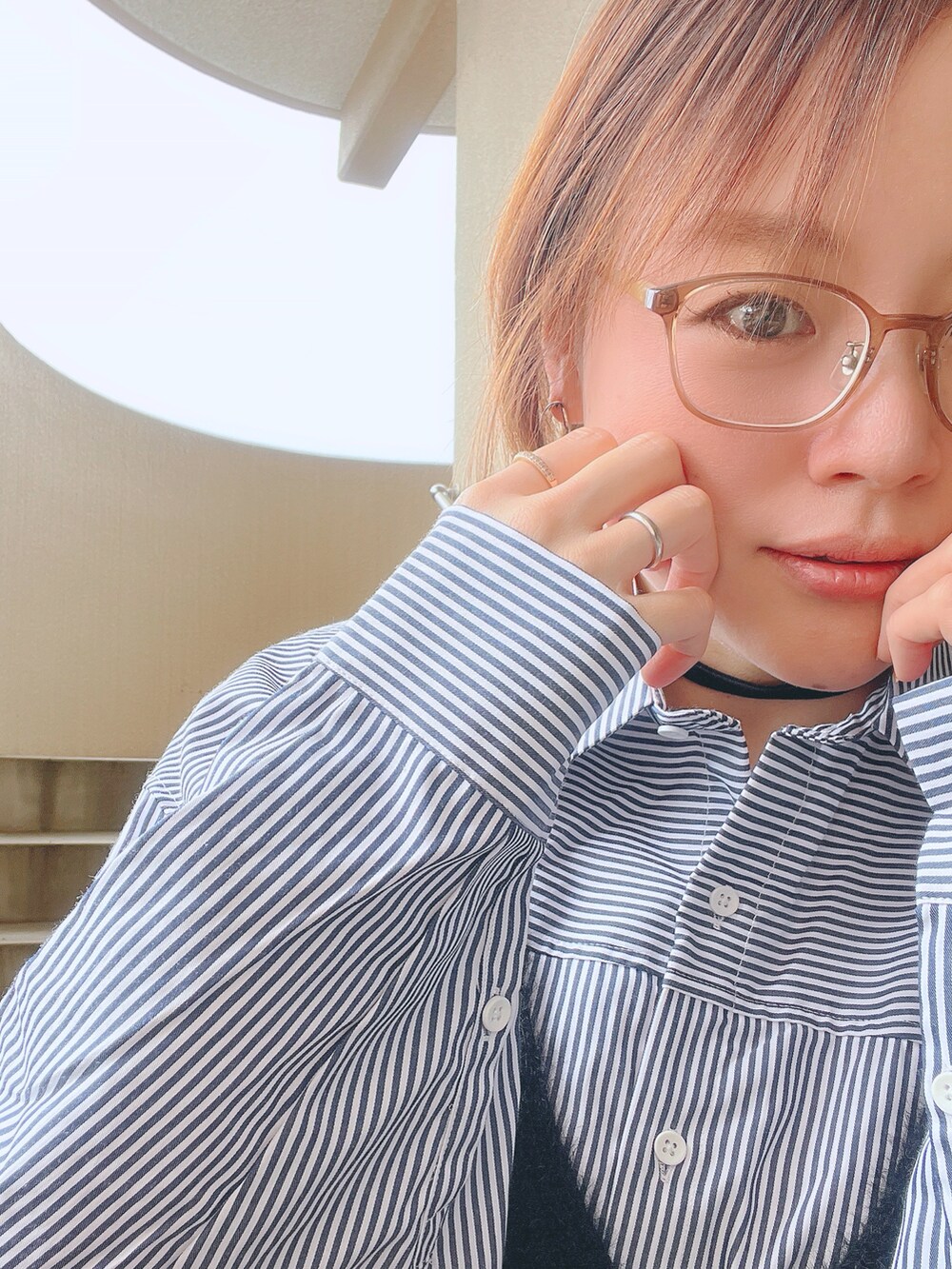 「今日のコーデ、シャツスタイル、レイヤードスタイル、デニム、低身長、アラフィフ、メガネ女子、おしゃれさんと繋がりたい」｜「terraceのドレープフレアーシャツブラウス（シャツ/ブラウス、その他）」を使った、akocoa♩¨̮·͜· ︎︎ ︎︎さん（レディース・153cm）の秋コーディネートの2枚目の写真