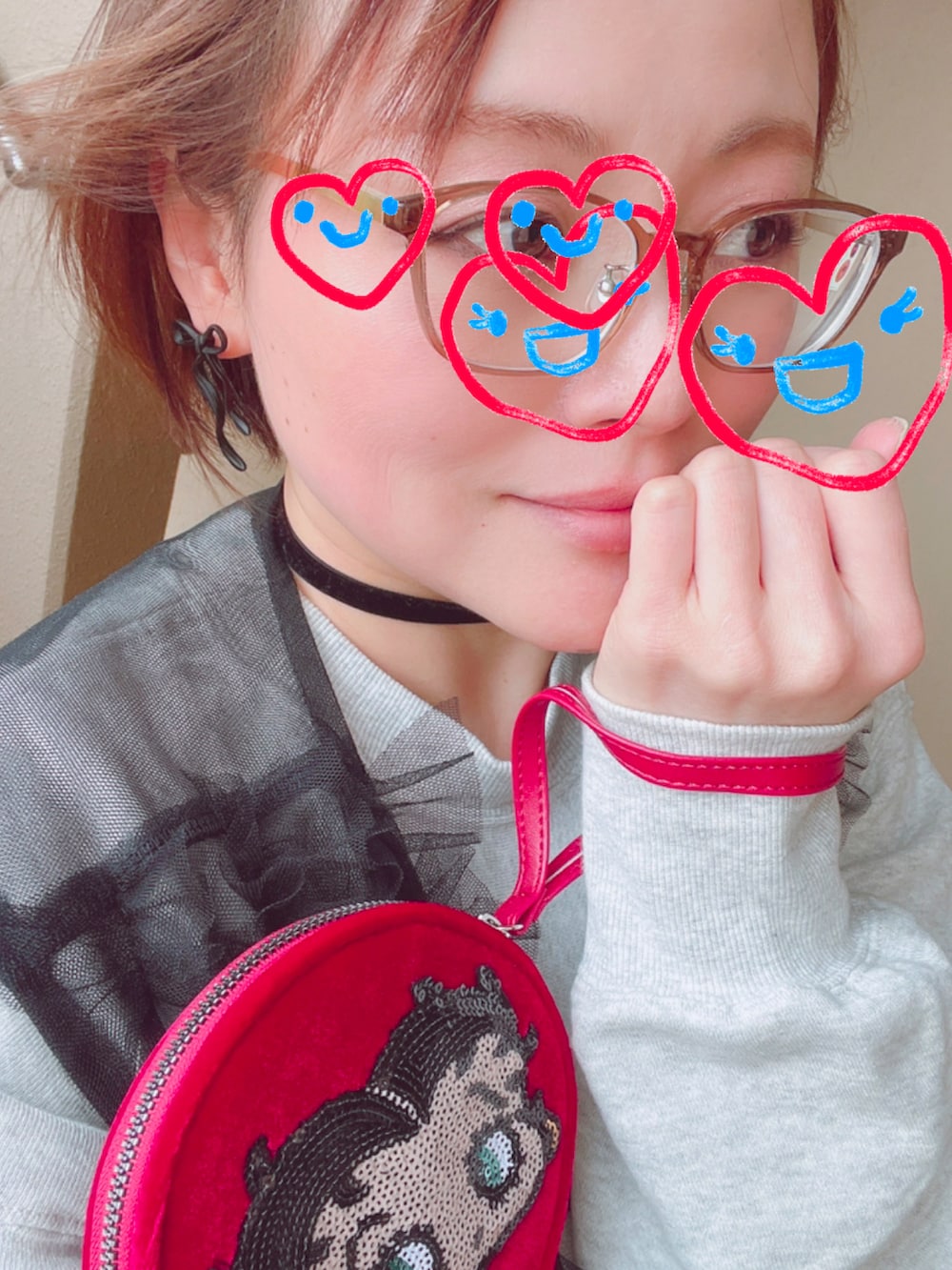 「春コーデ、スウェット、ベスト、デニム、スニーカー、低身長、アラフィフ、メガネ女子、おしゃれさんと繋がりたい、春めき満開コーデ」｜「Ungridの【WEB限定】カレッジルーズスウェット（スウェット、グレー系）」を使った、akocoa♩¨̮·͜· ︎︎ ︎︎さん（レディース・153cm）の春コーディネートの2枚目の写真