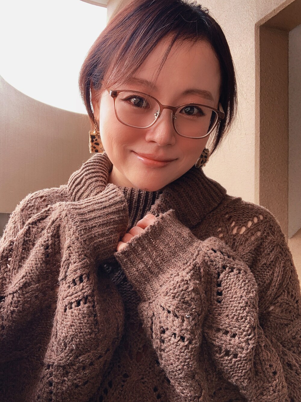 「ブラウン、冬コーデ、ニット、タートルネック、ブーツ、お出かけコーデ、低身長、アラフィフ、メガネ女子、おしゃれさんと繋がりたい、ファッションを楽しもう、スウィーツ同盟会」｜「Ungridの透かし編みタートルニット（ニット/セーター、ブラウン系）」を使った、akocoa♩¨̮·͜· ︎︎ ︎︎さん（レディース・153cm）の秋コーディネートの2枚目の写真