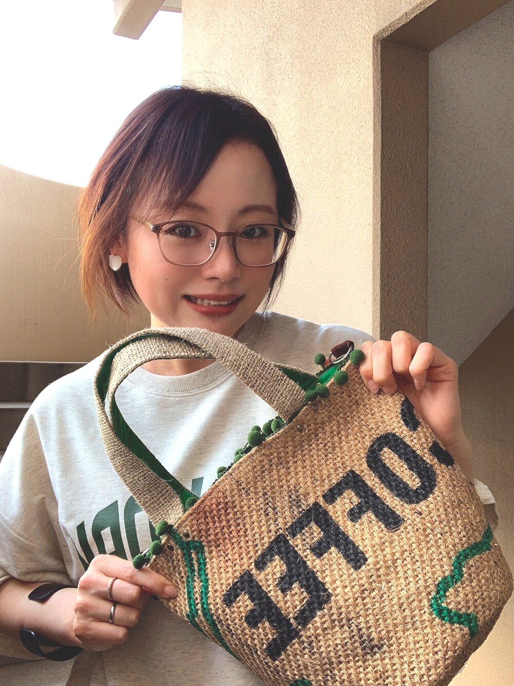 「大人カジュアル、ロングスカート、チェック、コンバース、低身長、アラフィフ、メガネ女子、おしゃれさんと繋がりたい、スウィーツ同盟会」｜「coca（coca）のロゴスウェットTシャツ（Tシャツ/カットソー、ベージュ系）」を使った、akocoa♩¨̮·͜· ︎︎ ︎︎さん（レディース・153cm）の夏コーディネートの3枚目の写真
