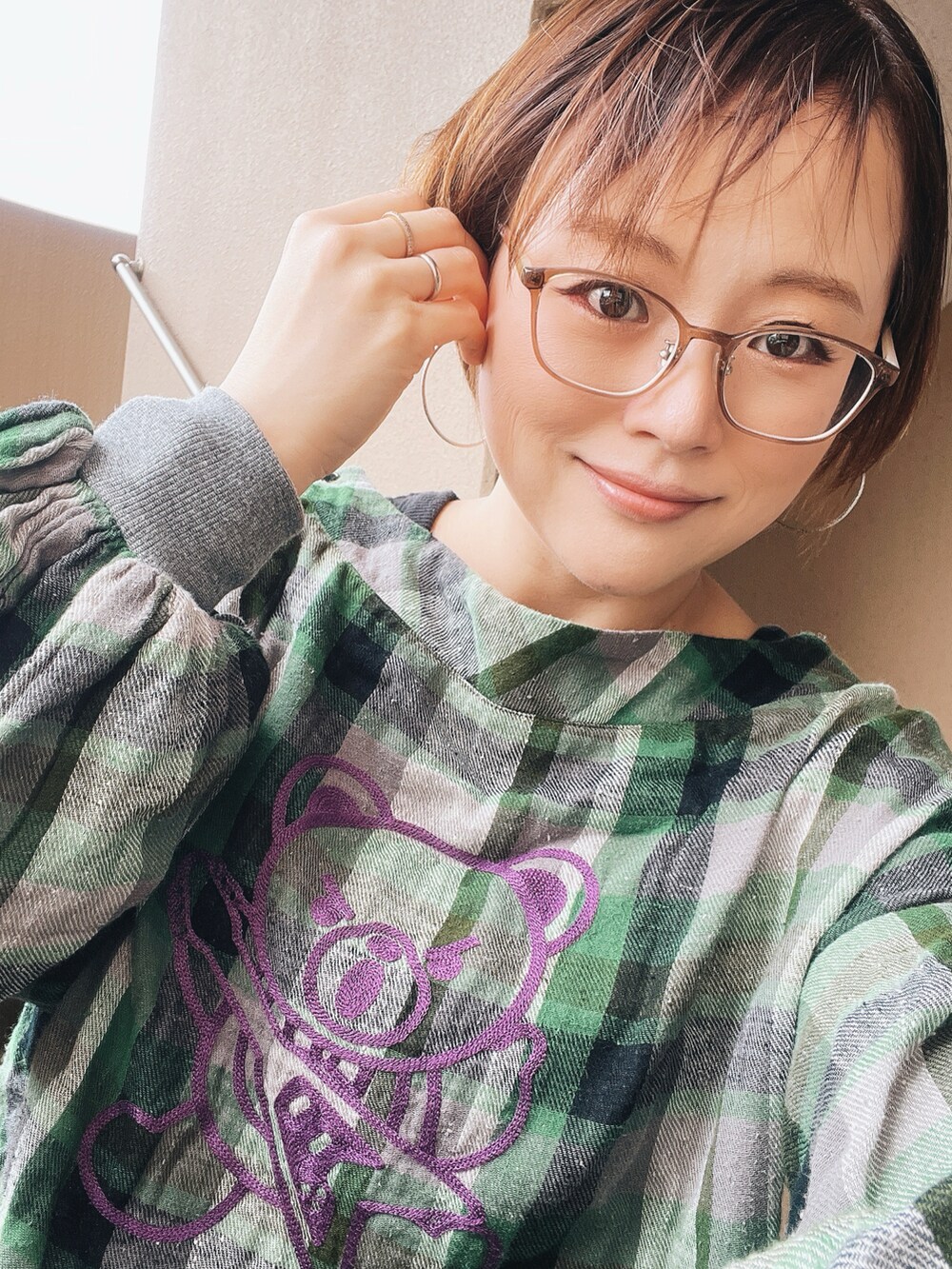 「デニム、プチプラ、古着MIX、休日スタイル、お出かけコーデ、低身長、アラフィフ、メガネ女子、おしゃれさんと繋がりたい」｜「HYSTERIC GLAMOURのHYSTERIC BEAR刺繍 長袖プルオーバーブラウス（シャツ/ブラウス、グリーン系）」を使った、akocoa♩¨̮·͜· ︎︎ ︎︎さん（レディース・153cm）の春コーディネートの3枚目の写真
