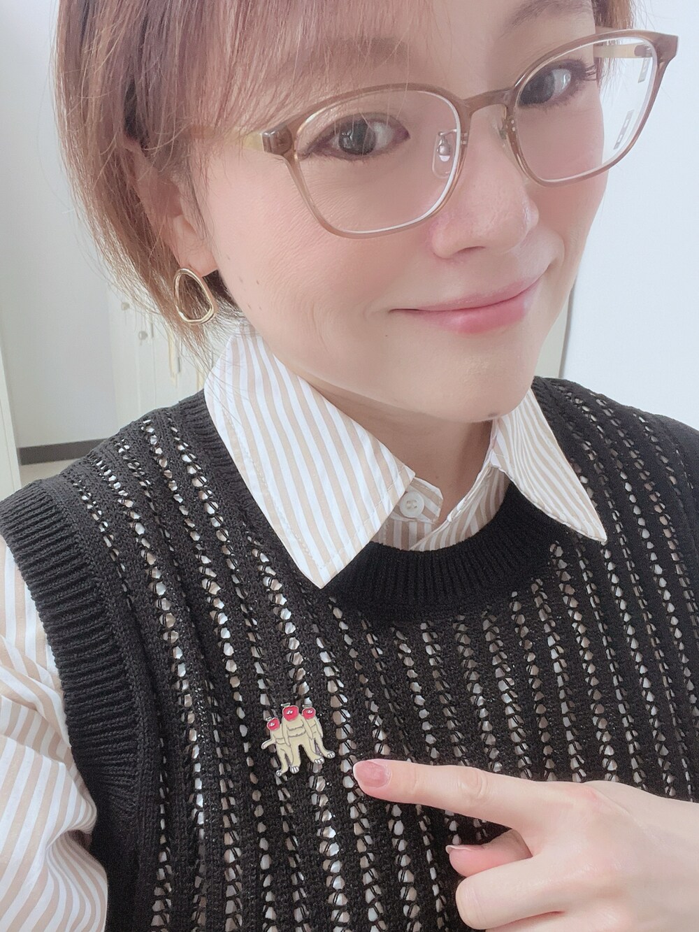 「プチプラ、古着MIX、レイヤードスタイル、オトナカジュアル、パンツスタイル、ベスト、低身長、アラフィフ、メガネ女子、おしゃれさんと繋がりたい」|「UNIQLOのメッシュクルーネックショートセーター ノースリーブ(ベスト、ブラック系)」を使った、akocoa♩¨̮·͜· ︎︎ ︎︎さん(レディース・153cm)の夏コーディネートの2枚目の写真